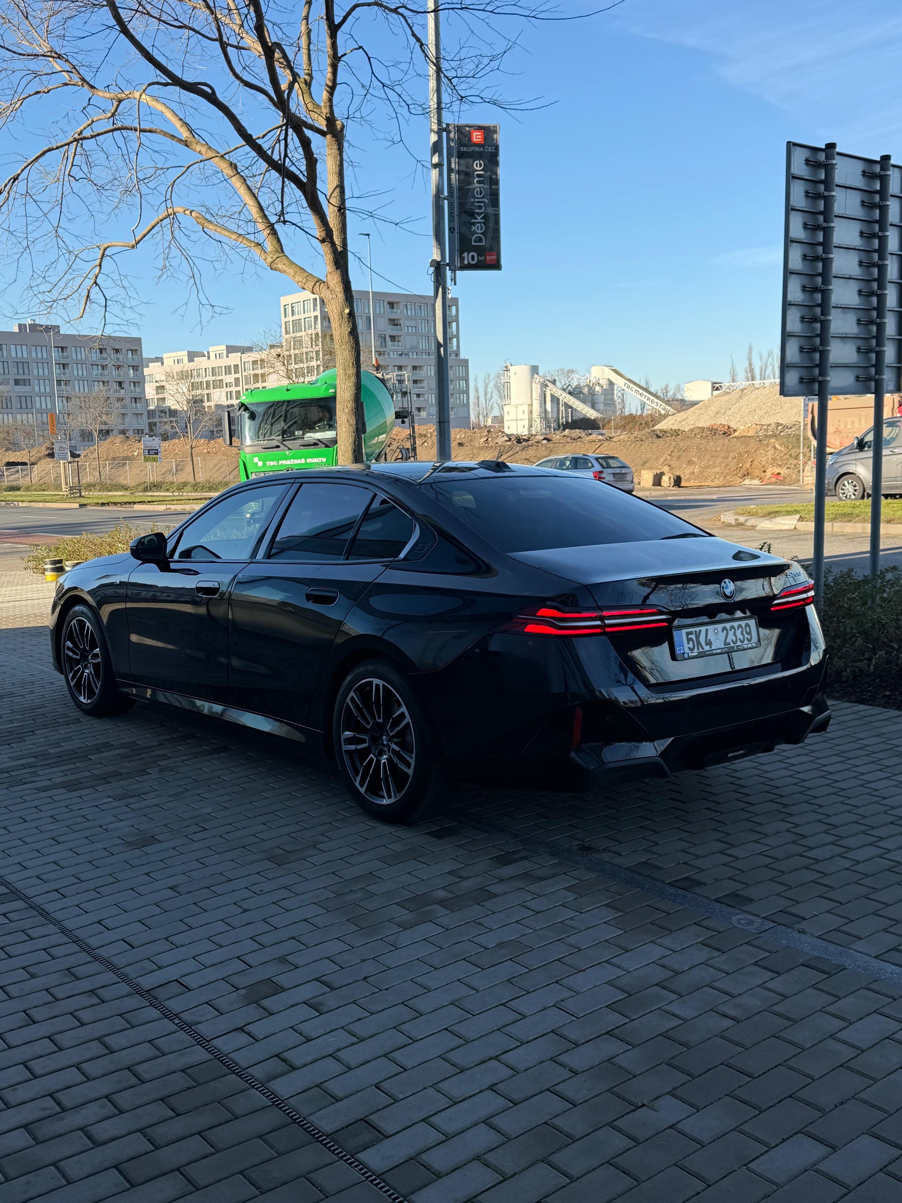 BMW Řada 5, 520 D top stav záruka Mpaket - fotka 5