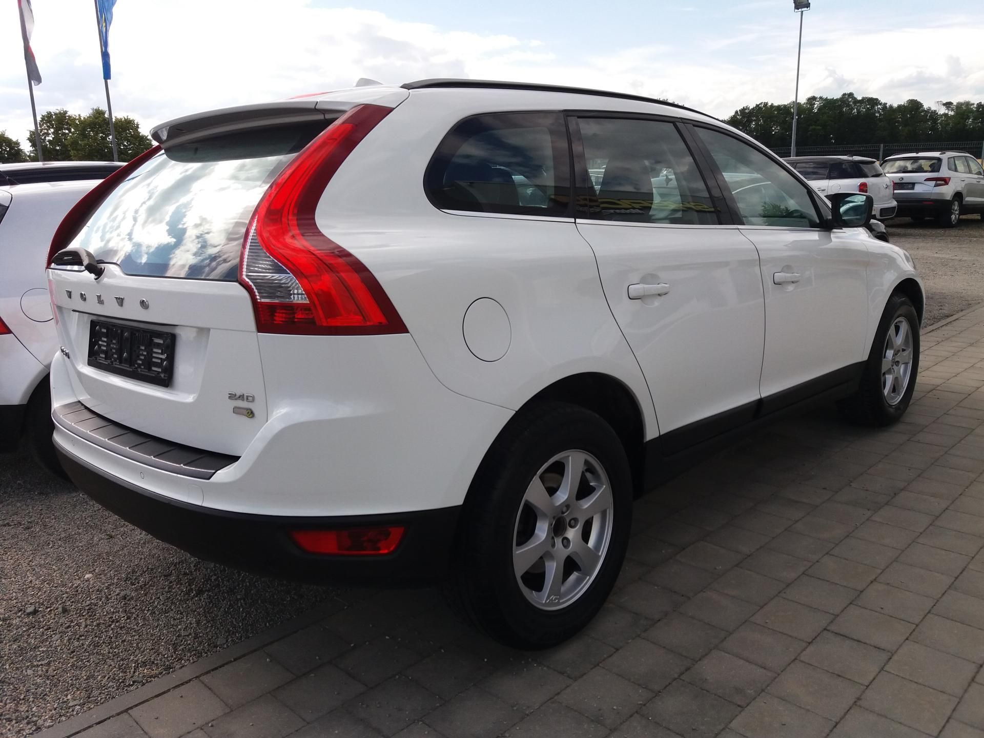 Volvo XC60, 2.4D,129kW,KŮŽE ,SERVI.KNÍŽKA! - fotka 4