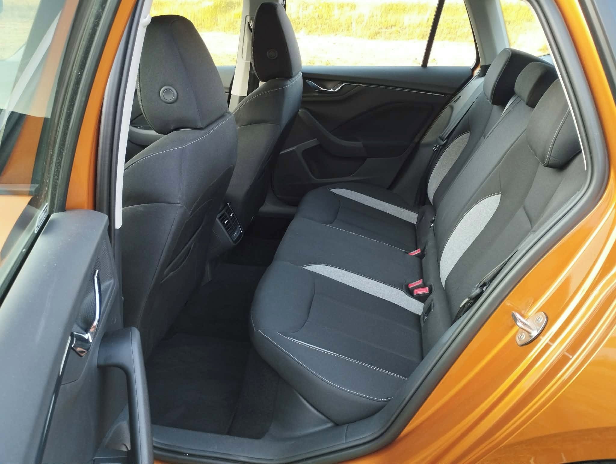 Škoda Kamiq, 1,0TSI Selection DPH - fotka 6