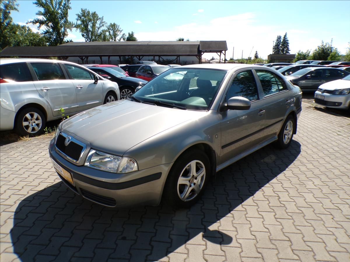 Škoda Octavia, 1,6 MPI  TOUR,TAŽNÉ ZAŘÍZENÍ - fotka 2