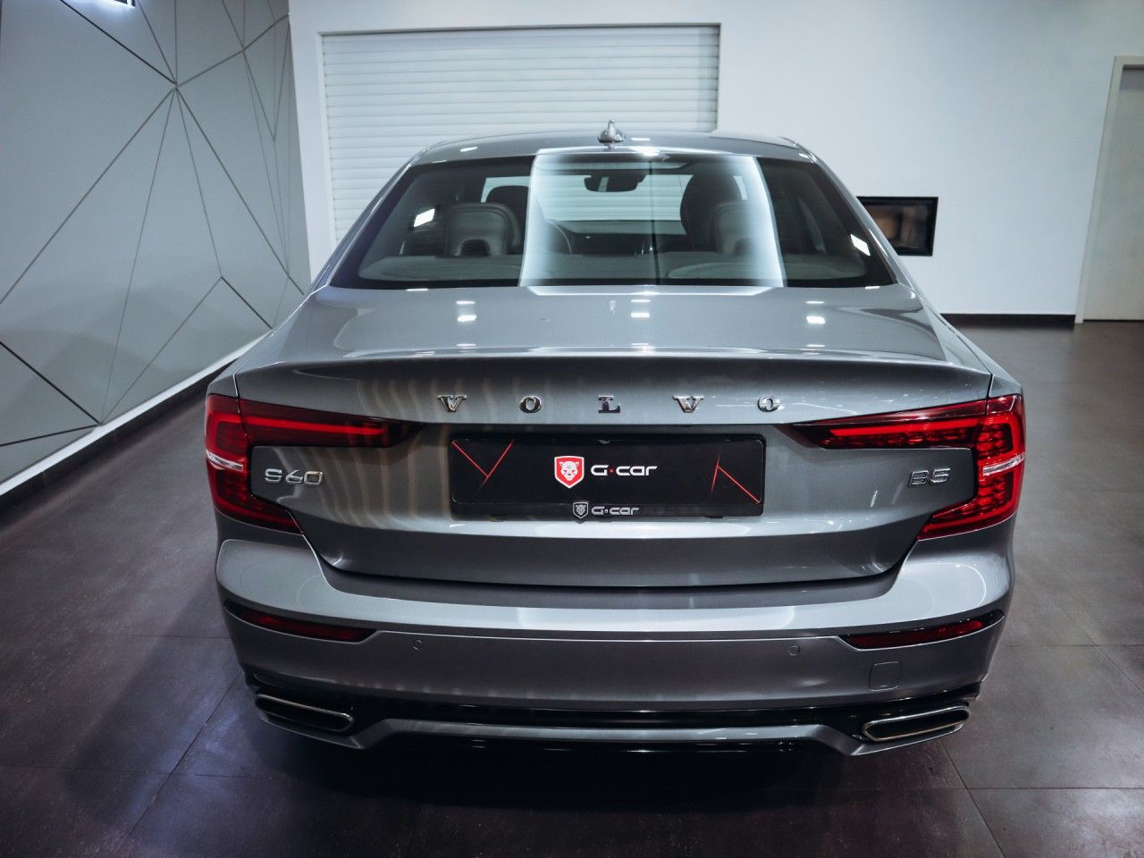 Volvo S60, B5 mHEV 2.0 aut. R-Design - fotka 6