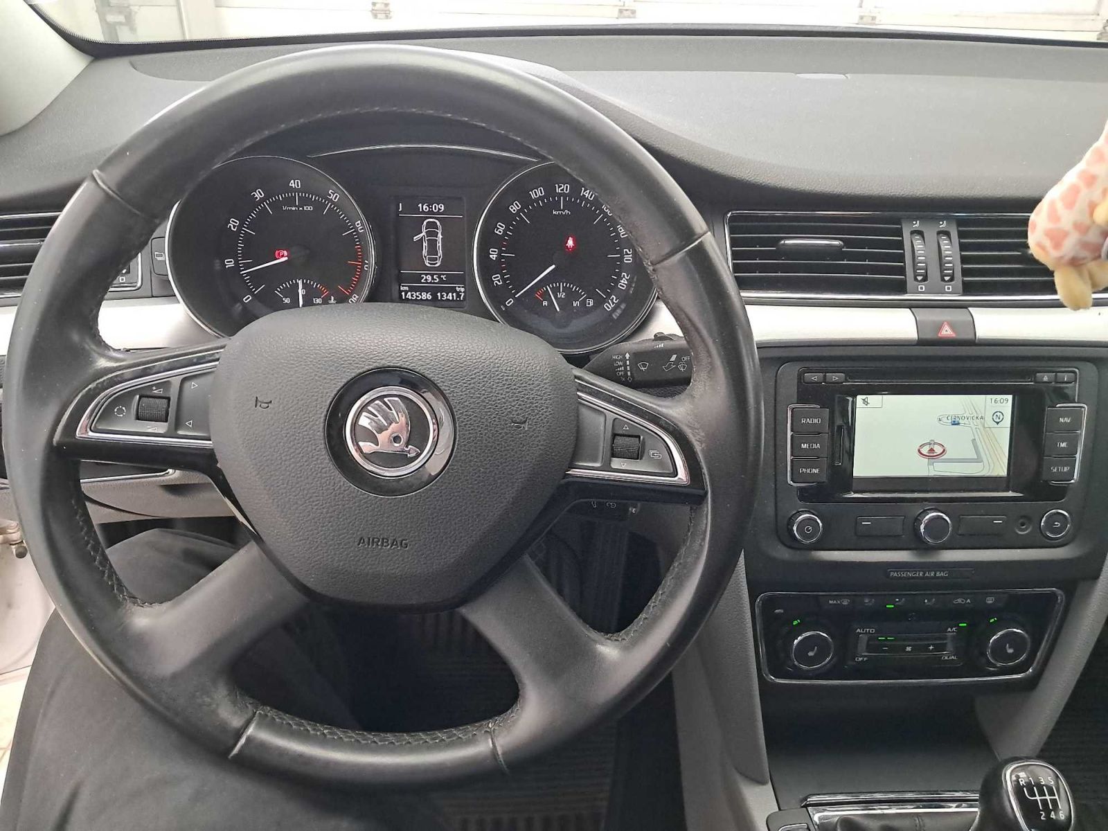 Škoda Superb, 1.4 TSI, Ambition, Serv.kniha - fotka 3