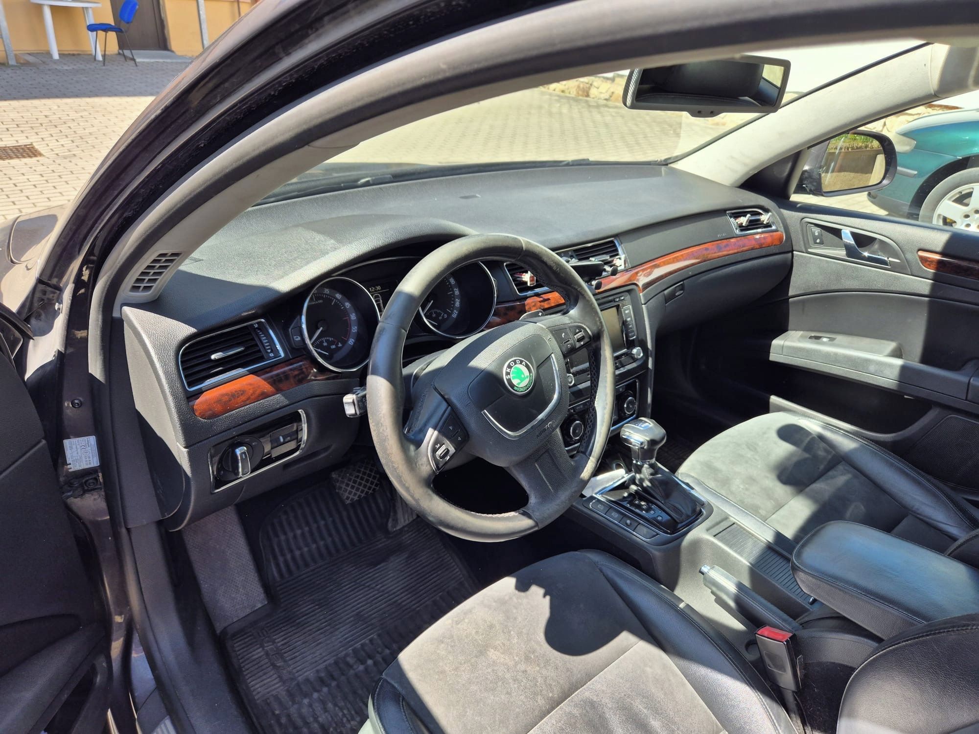 Škoda Superb, 2.0 TDI DSG - fotka 4