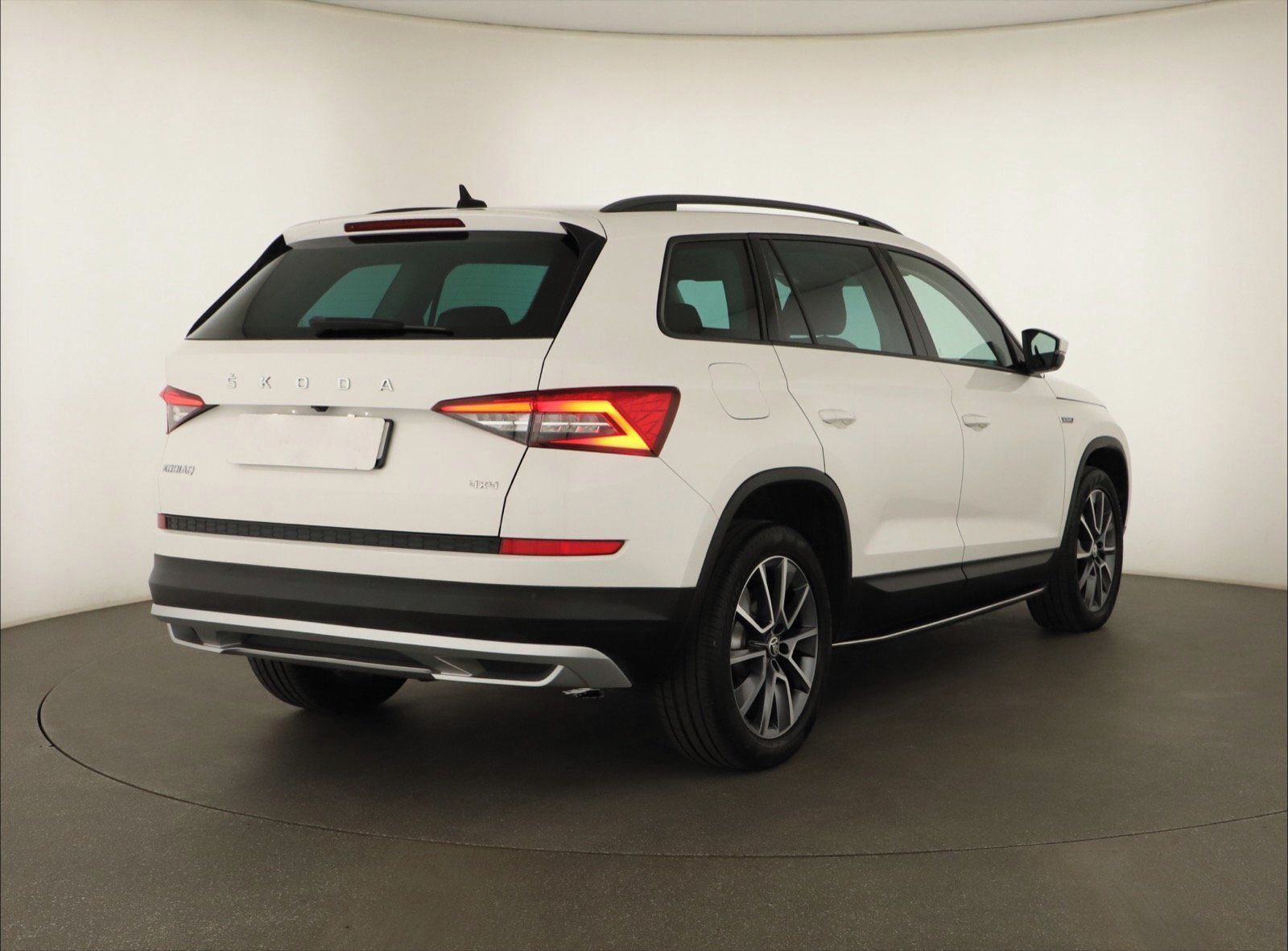 Škoda Kodiaq, 2.0 TDI 4x4, Scout, 4X4 - fotka 5