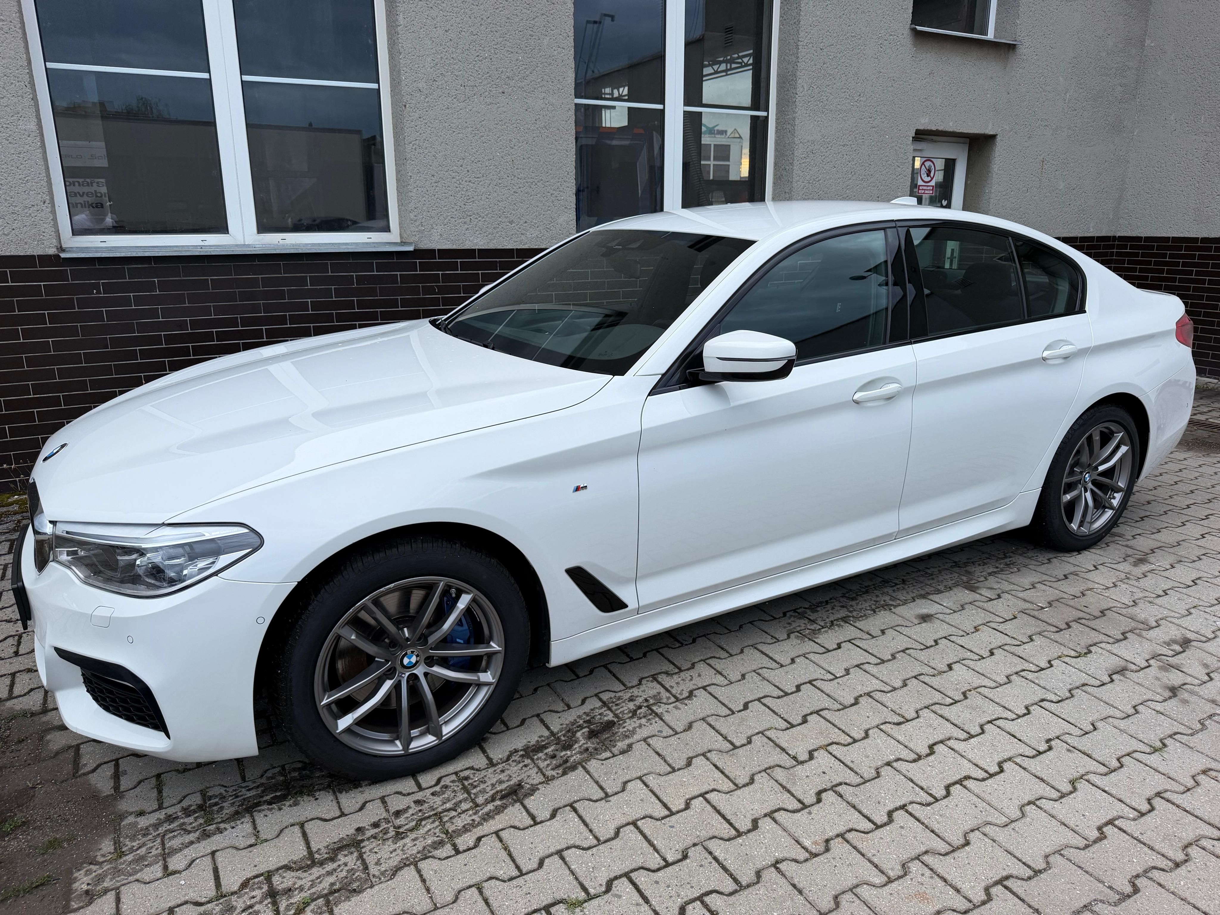 BMW Řada 5, 530d xDrive ČR M-paket - fotka 5
