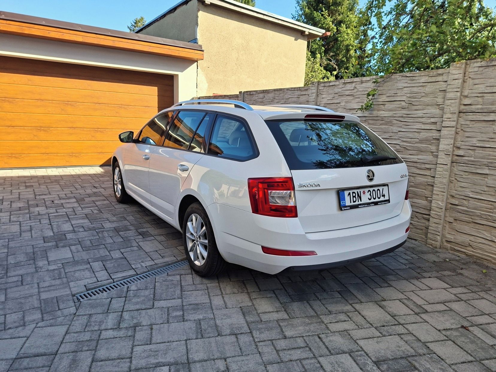 Škoda Octavia, 1.6 TDI, první majitel - fotka 4