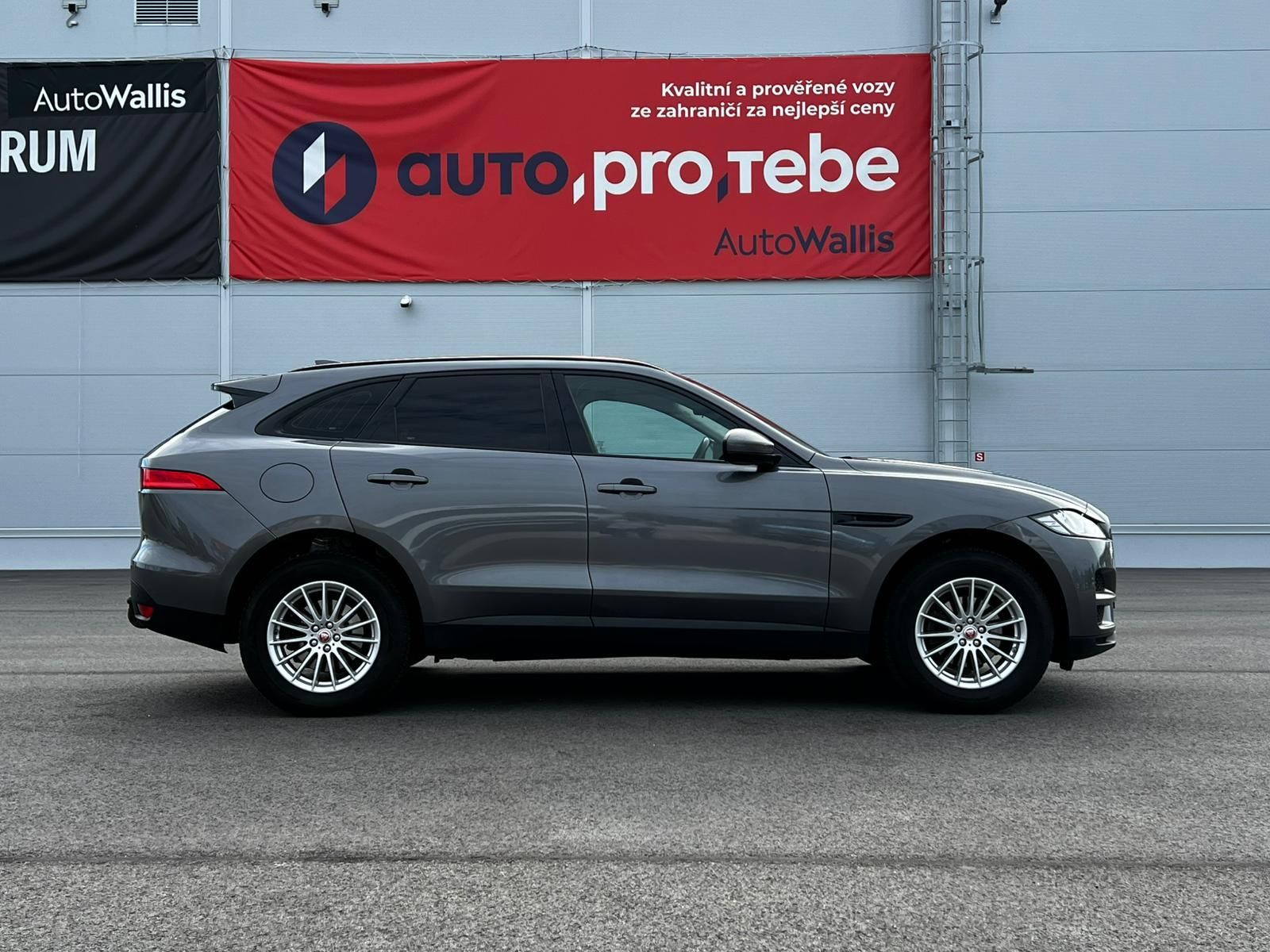 Jaguar F-Pace, 20d Aut. Prestige AWD PANO TZ - fotka 3