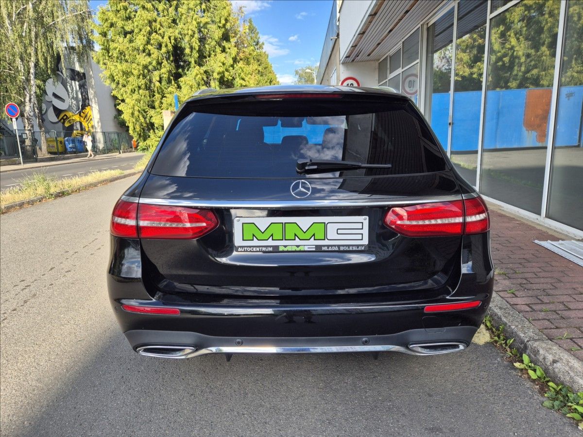 Mercedes-Benz Třídy E, 220d*4M*AMG*head-up*webast - fotka 5