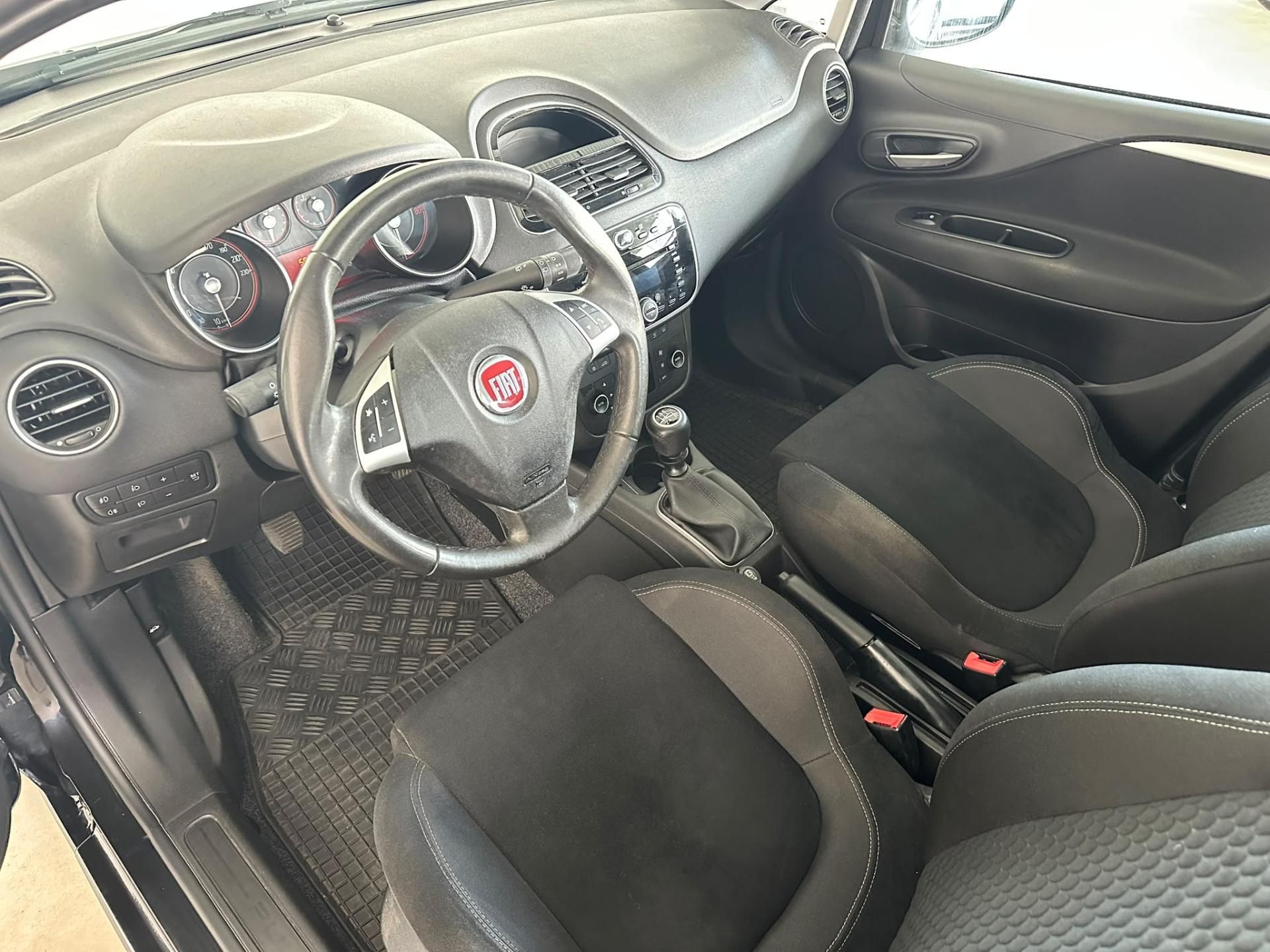 Fiat Punto, 1.4i,ČR - fotka 6