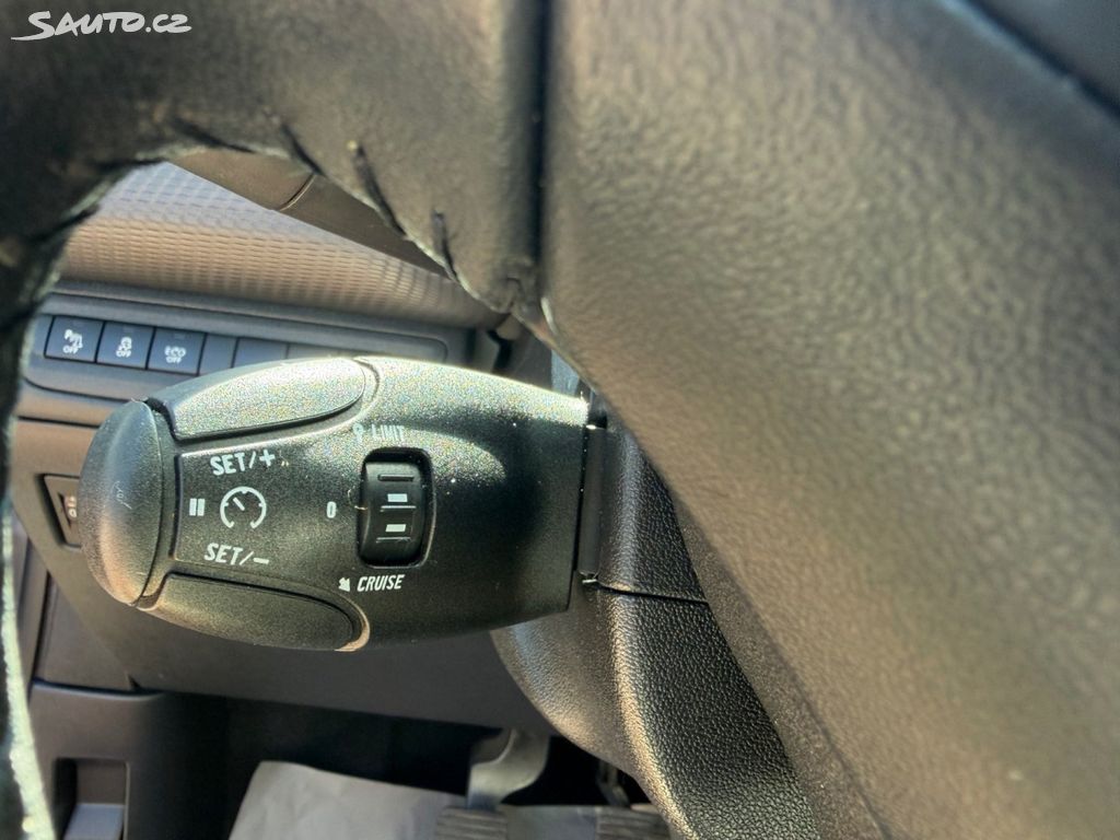 Peugeot 2008, 1,6 HDi,68kW,SERVISKA,1.MAJIT.