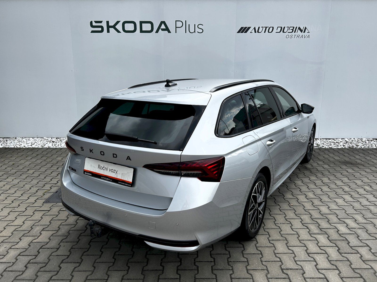 Škoda Octavia, Combi 2.0 TDI 110kW DSG Sportl - fotka 2