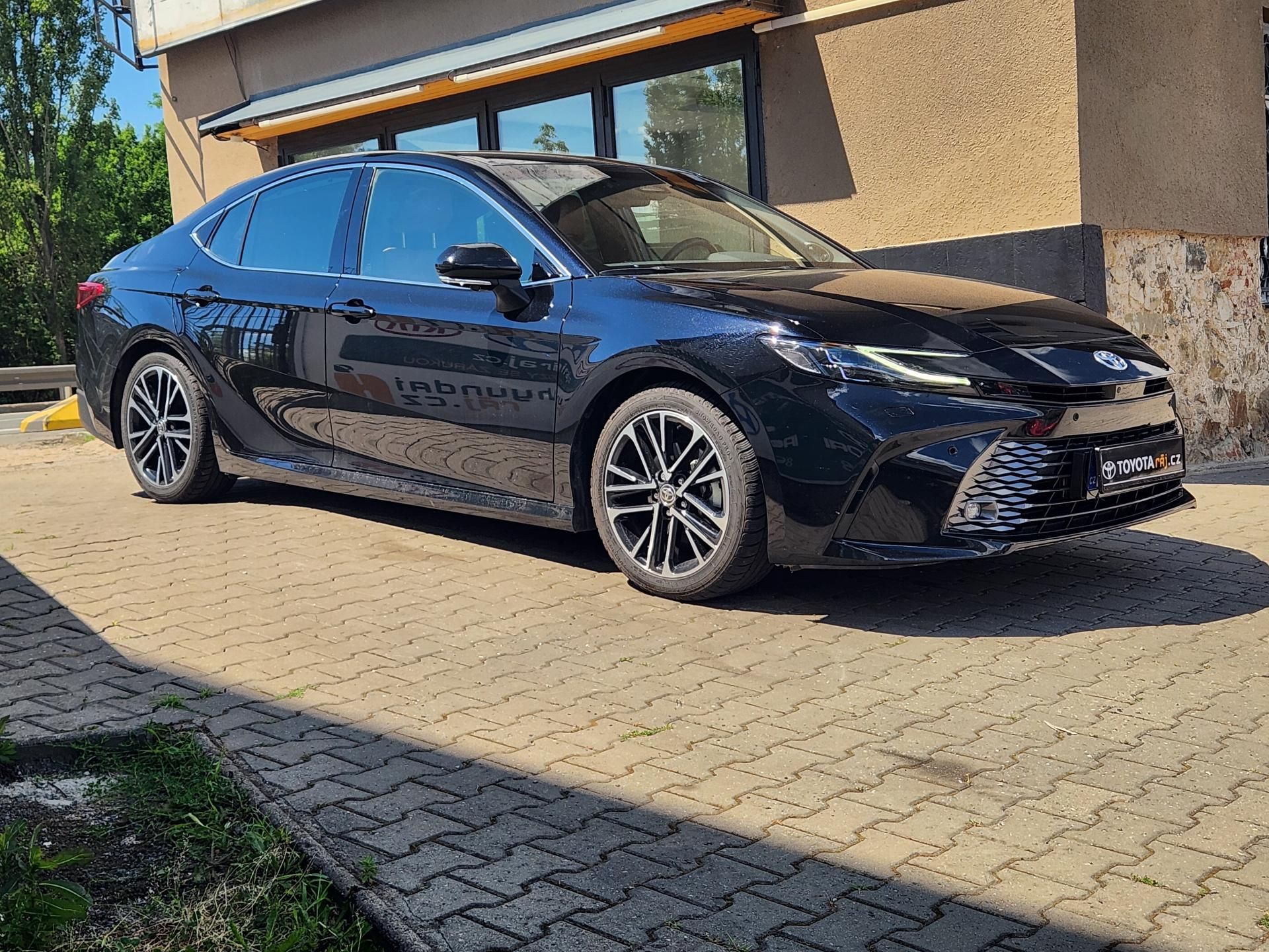 Toyota Camry, 2.5-1.MAJ.-HYBRID-MAX VÝBAVA - fotka 3