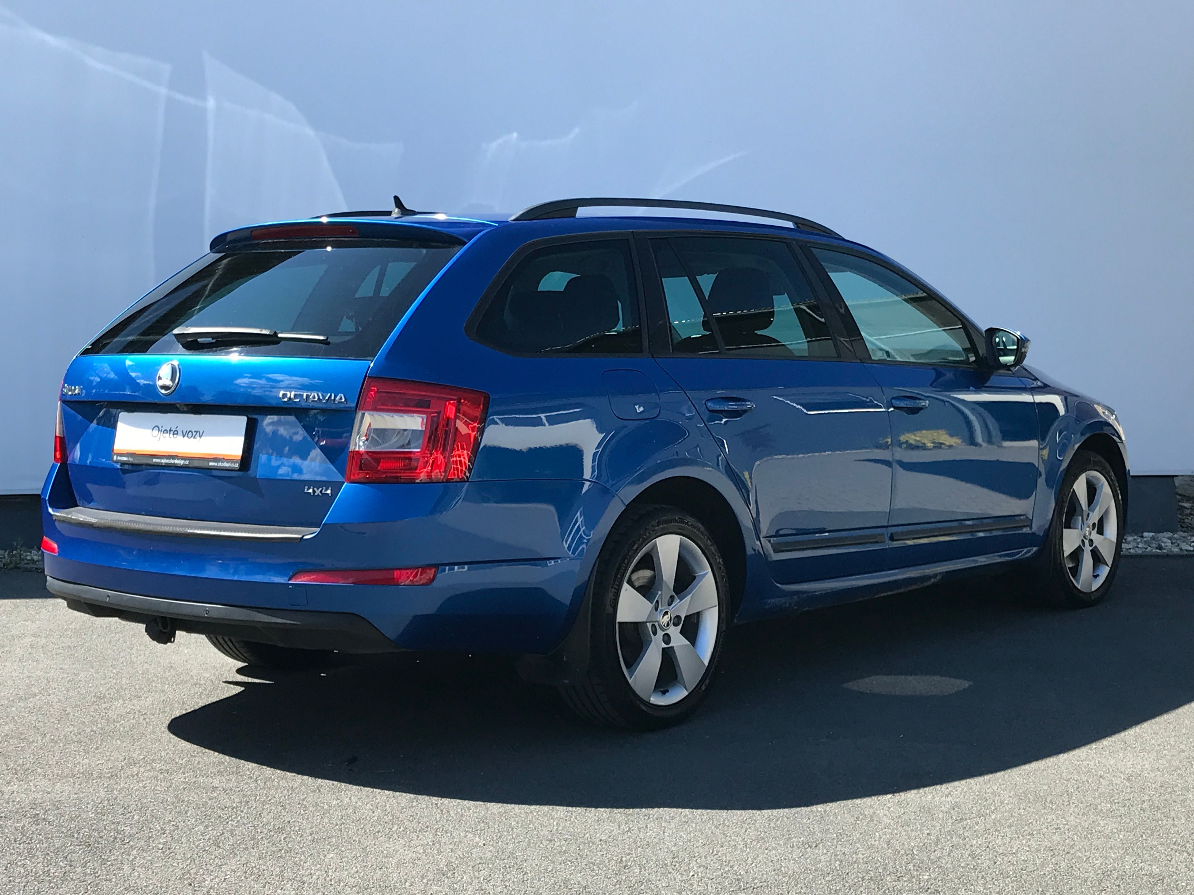 Škoda Octavia, Combi 2,0TDI/110kW 4X4 Elegan+ - fotka 2
