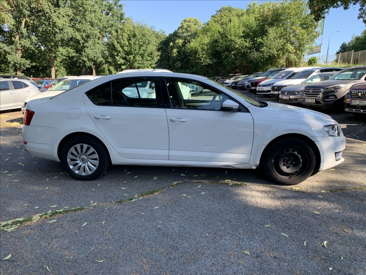 Škoda Octavia, 1,6 TDI DSG, ČR - fotka 4