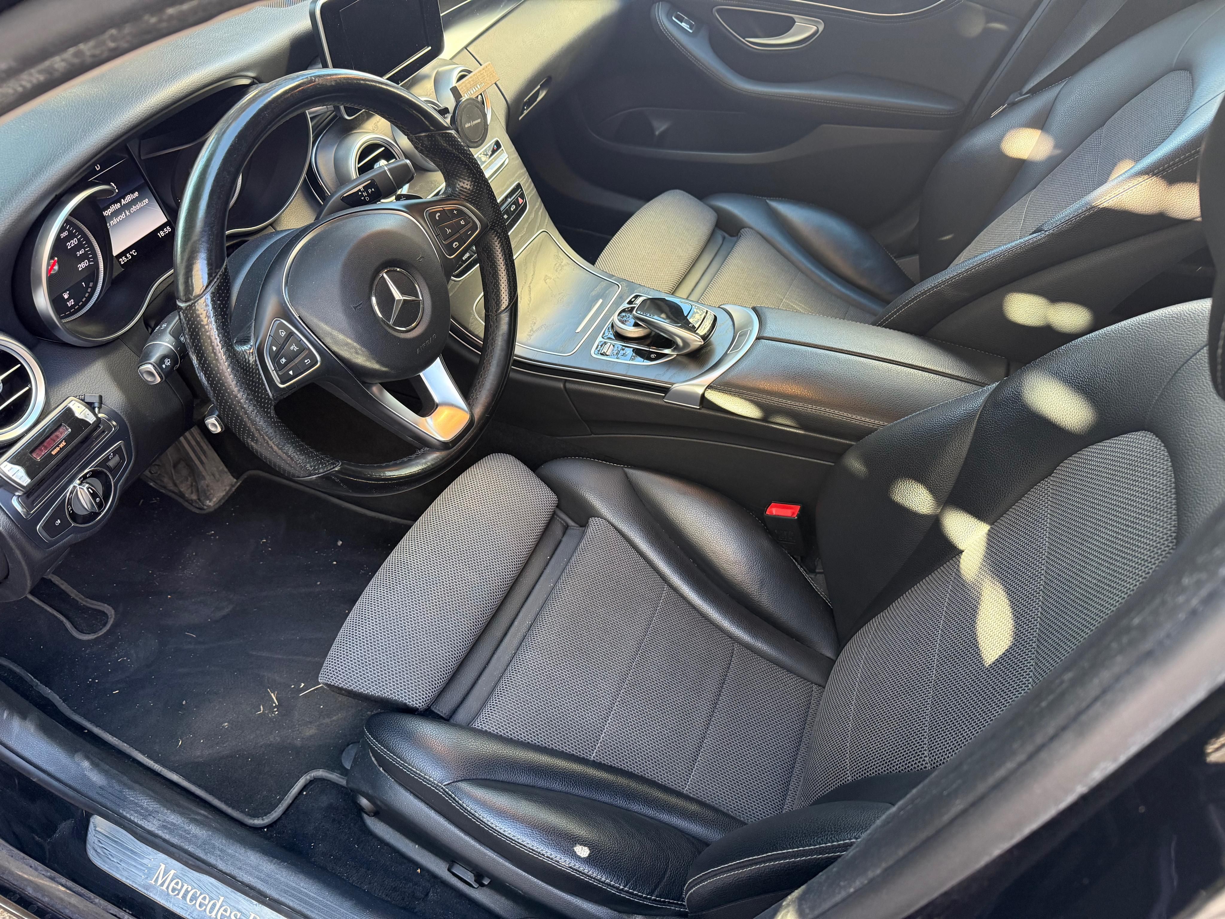 Mercedes-Benz Třídy C, 250d bluetec 4matic AMG line - fotka 3