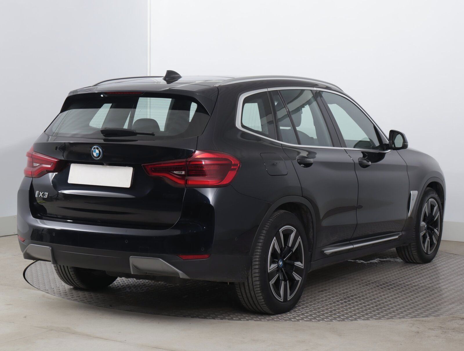BMW iX3, 80 kWh, SoH 98%, Automat - fotka 5