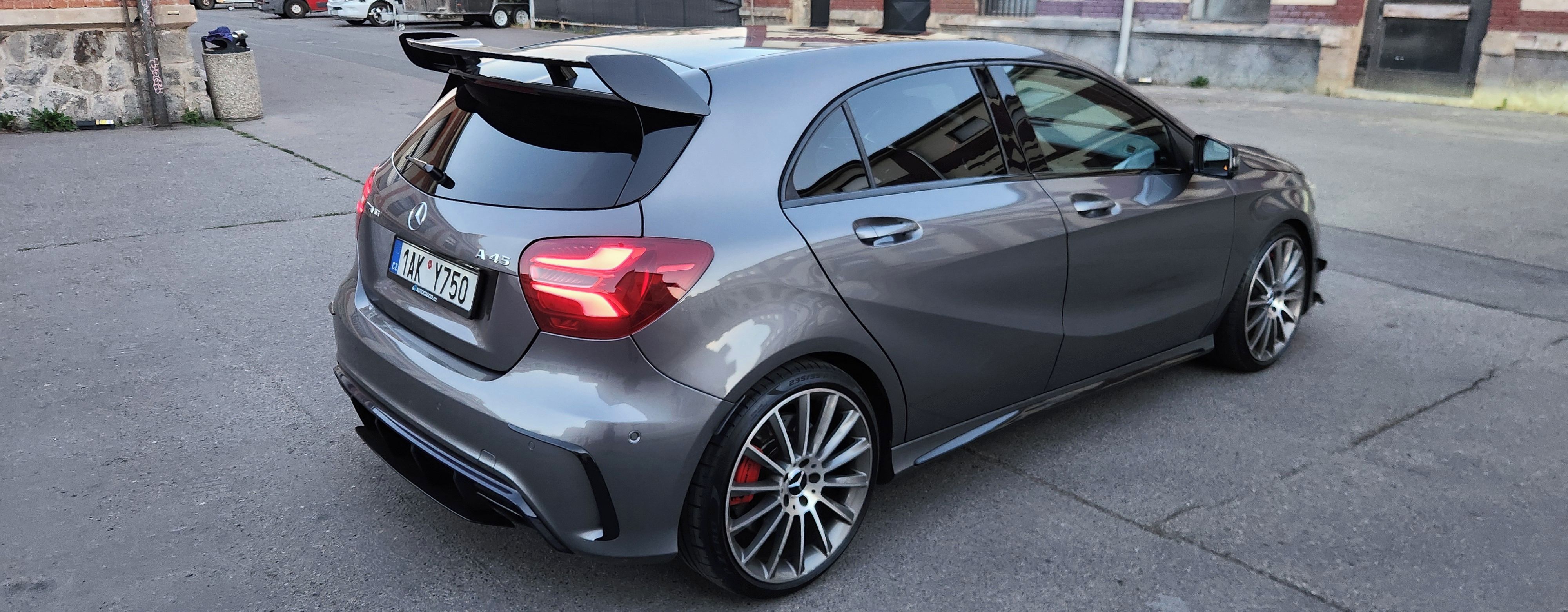 Mercedes-Benz Třídy A, 45*AMG*4M*NIGHT*KŘIDLO*440PS - fotka 6
