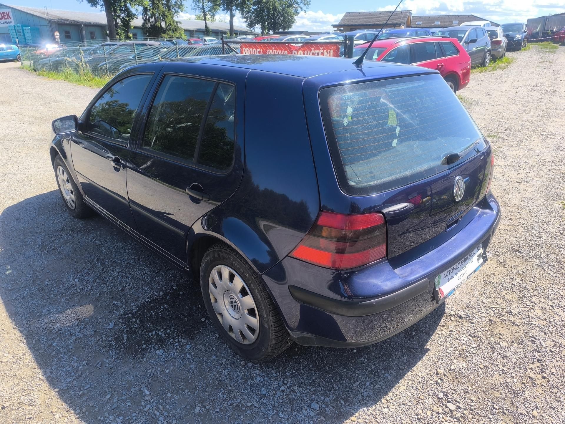 Volkswagen Golf, KRÁSNÝ,145TKM,1MAJ89LET,SERVIS - fotka 5