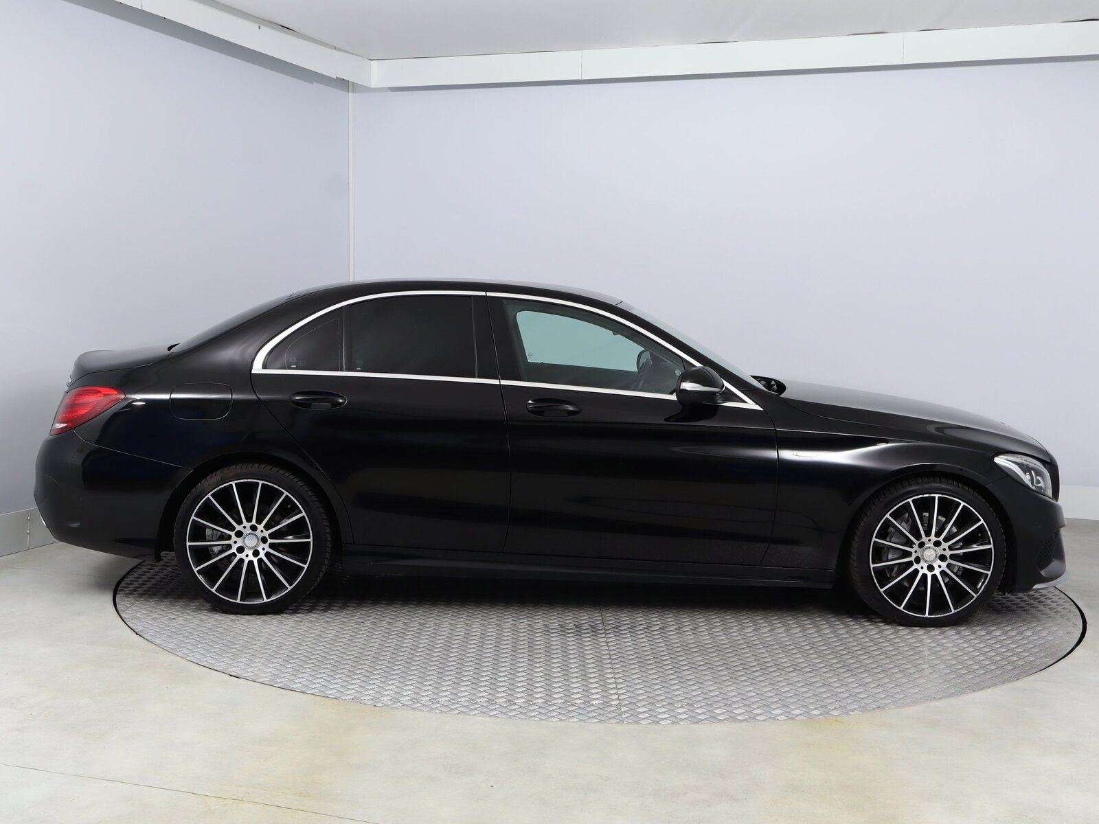 Mercedes-Benz Třídy C, 300 h, AMG Style, Automat - fotka 6