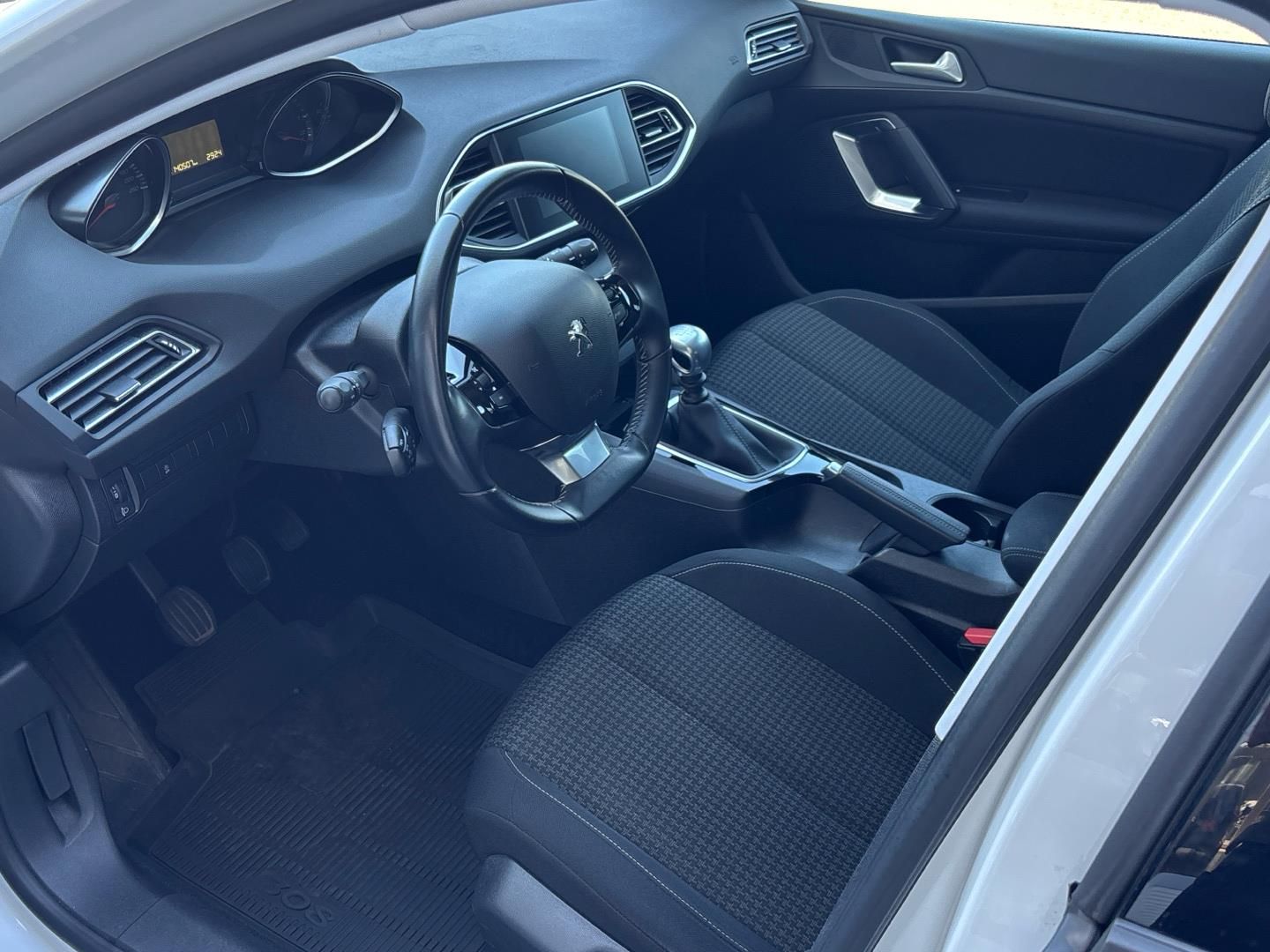 Peugeot 308, 1.5 Hdi / 75 kW Active - fotka 6