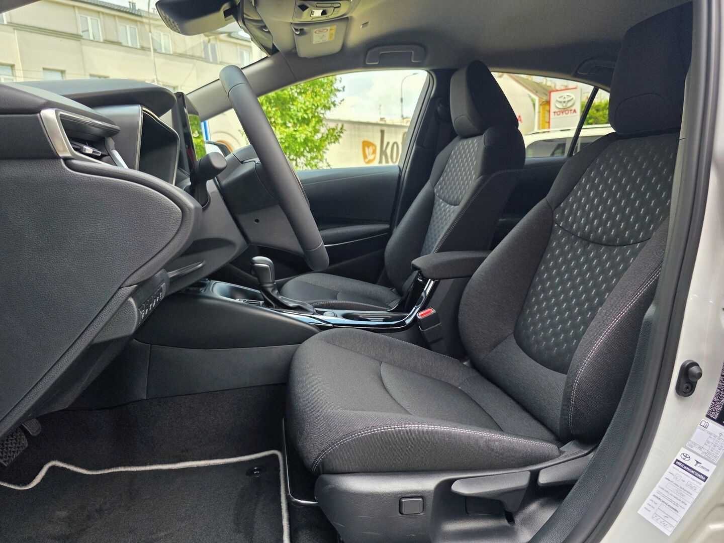 Toyota Corolla, 1.8 Hybrid Style - fotka 5