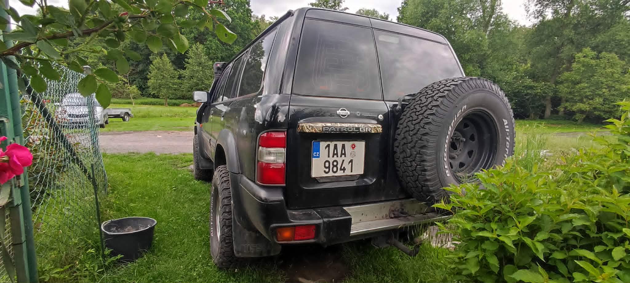 Nissan Patrol, Nissan Patrol Y61 wagon - fotka 4