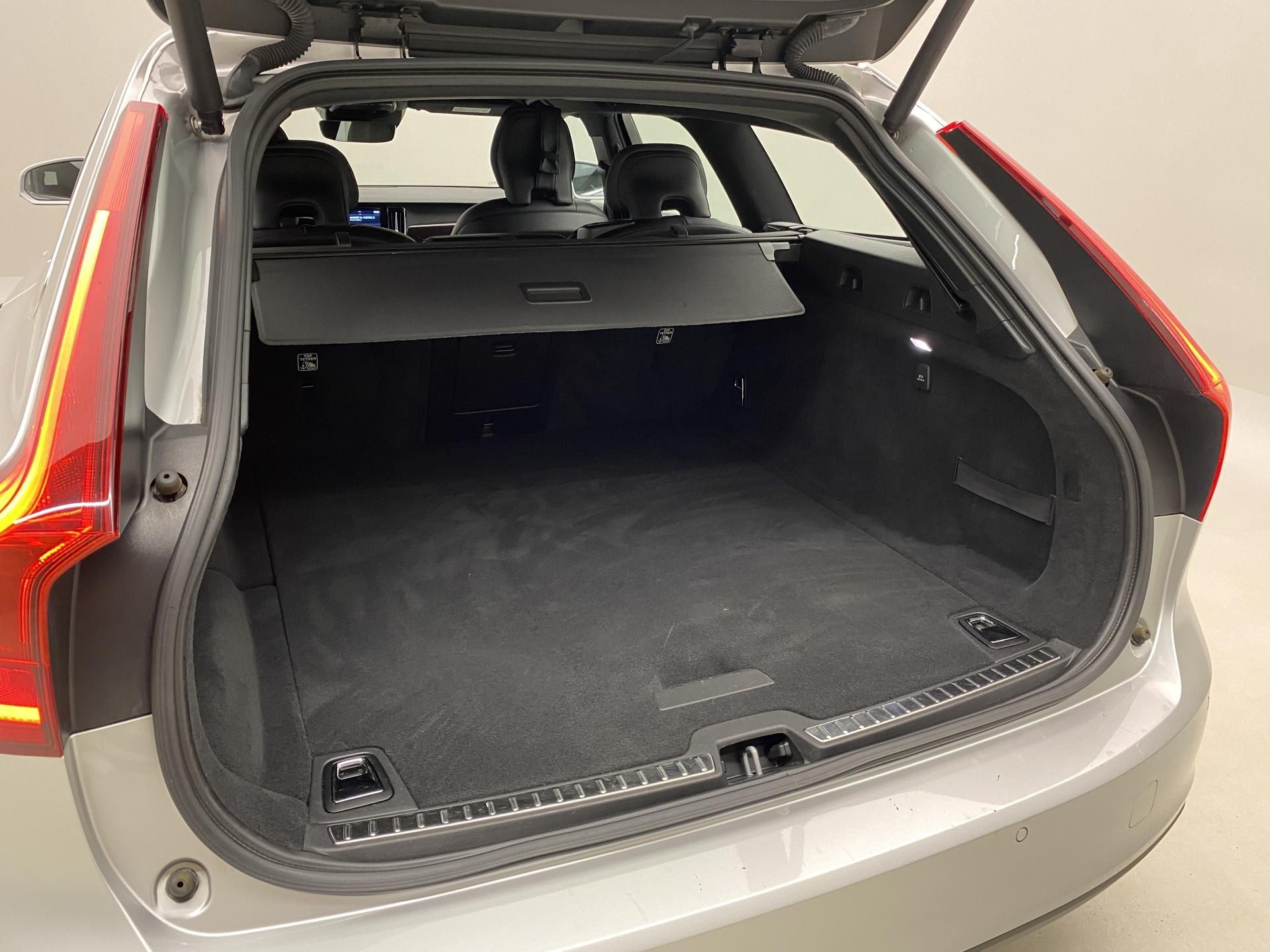 Volvo V90, D4 MOMENTUM AUT - fotka 6