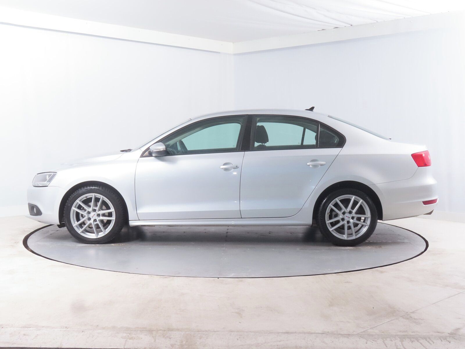 Volkswagen Jetta, 1.6 TDI, Automatická klima - fotka 3