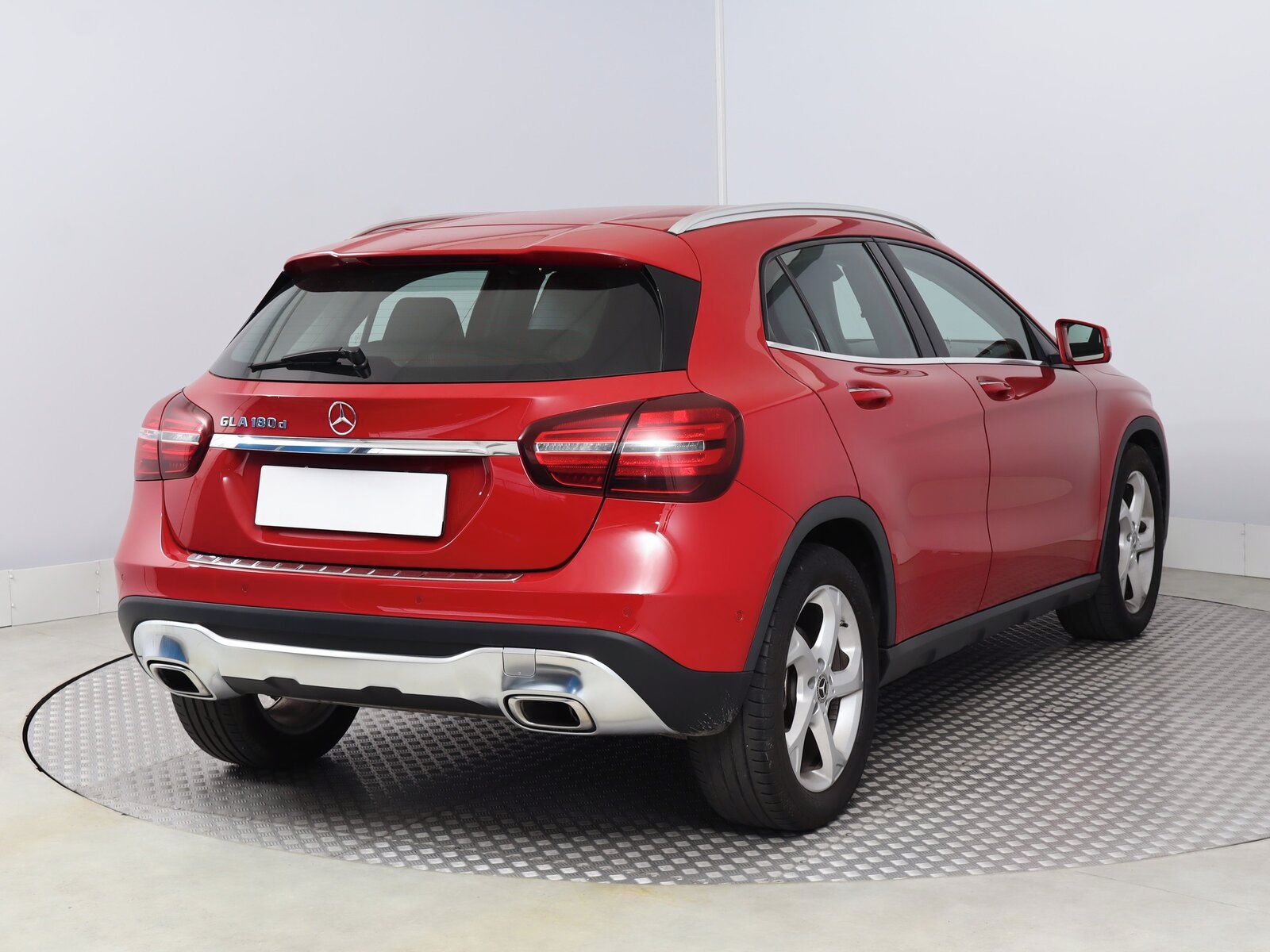 Mercedes-Benz GLA, 180 d, Automat, Serv.kniha - fotka 5