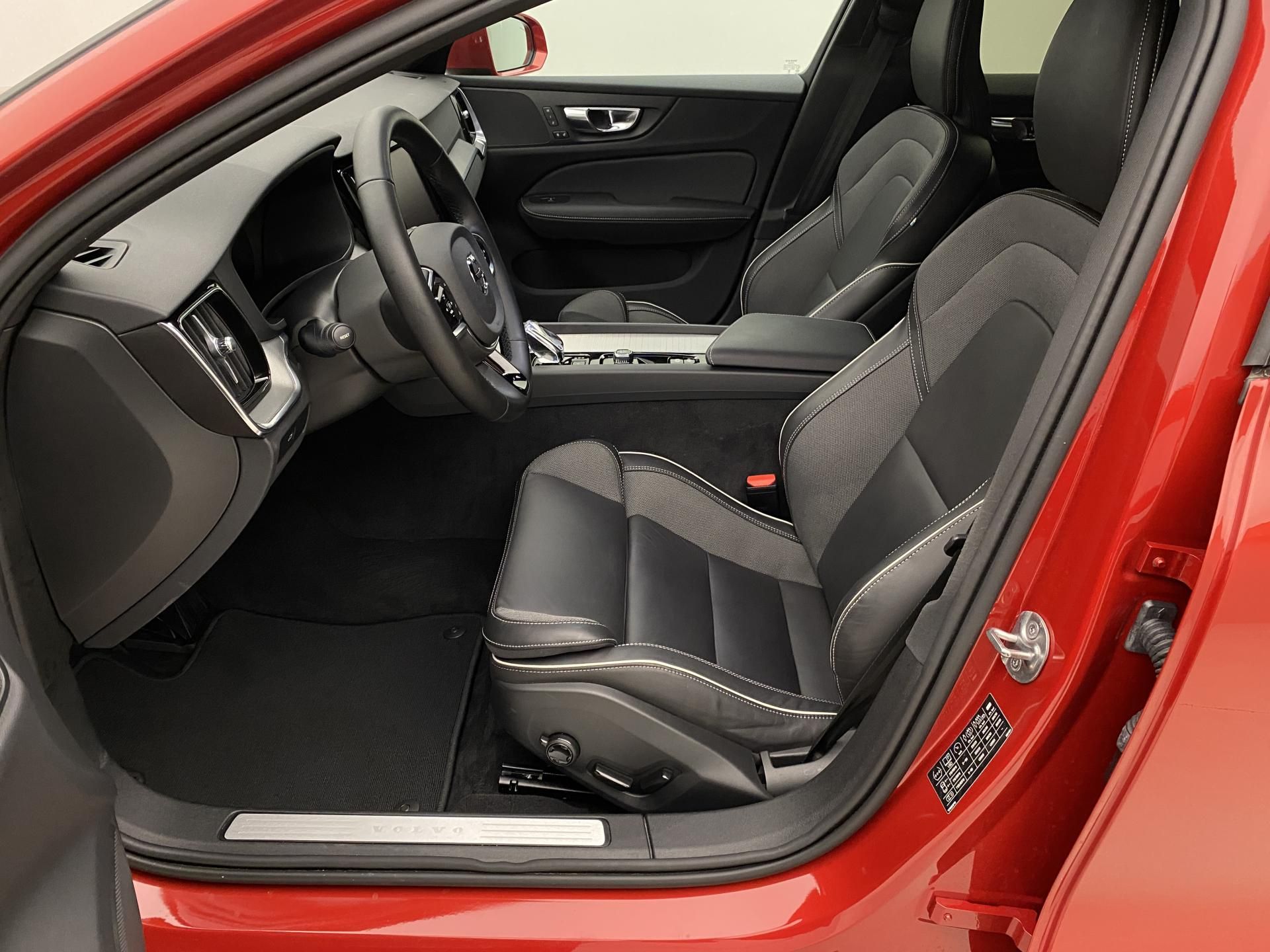 Volvo V60, CC B5 AWD PLUS AUT CZ 1.maj - fotka 3