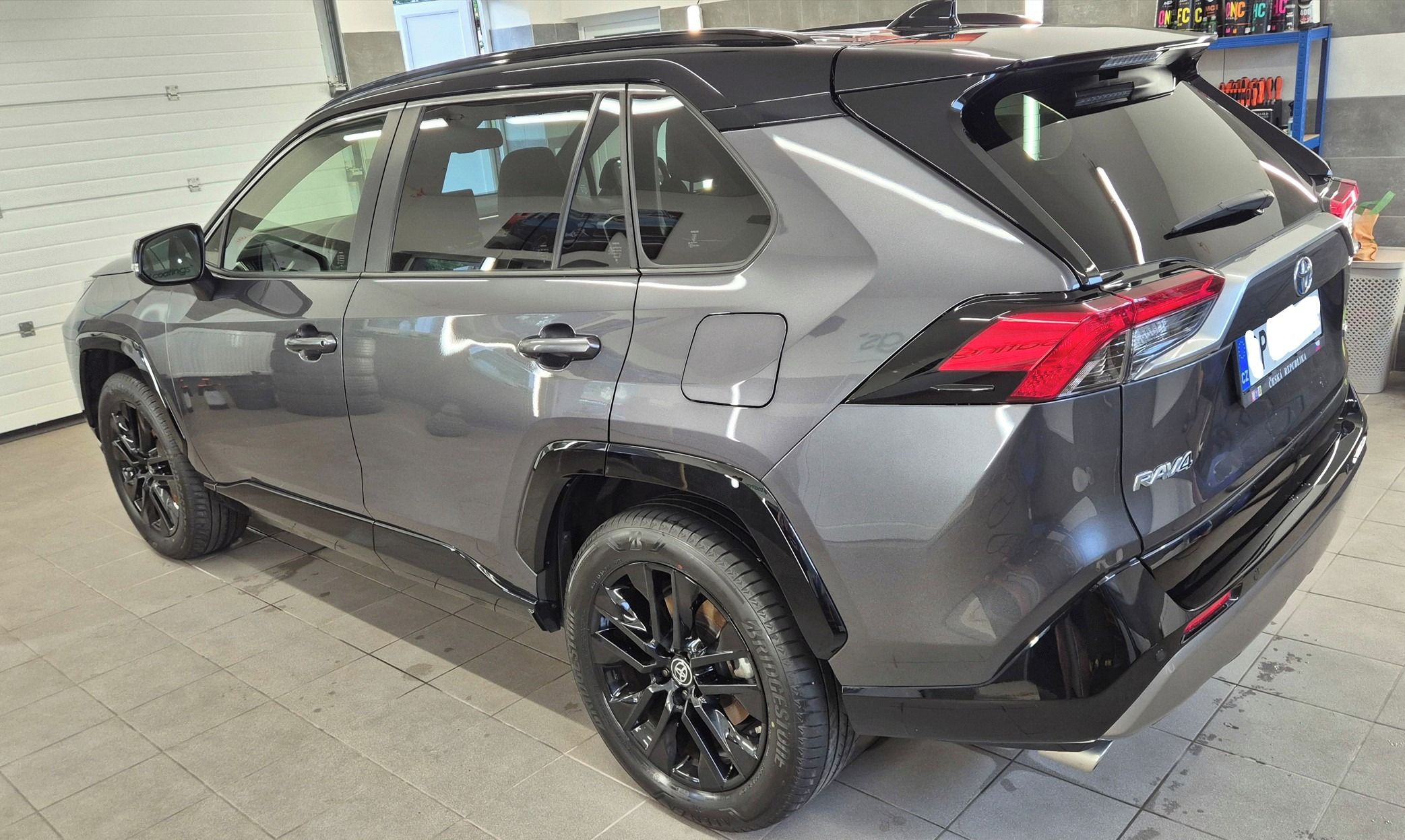 Toyota Rav4, HYBRID FWD SELECTION - fotka 3