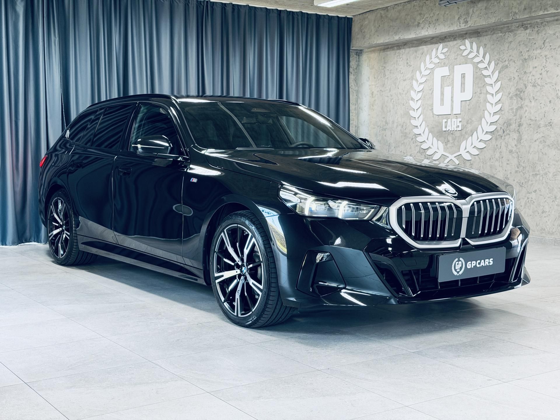 BMW Řada 5, 520i*ZÁRUKA*TAŽNÉ*HARM&KARDON