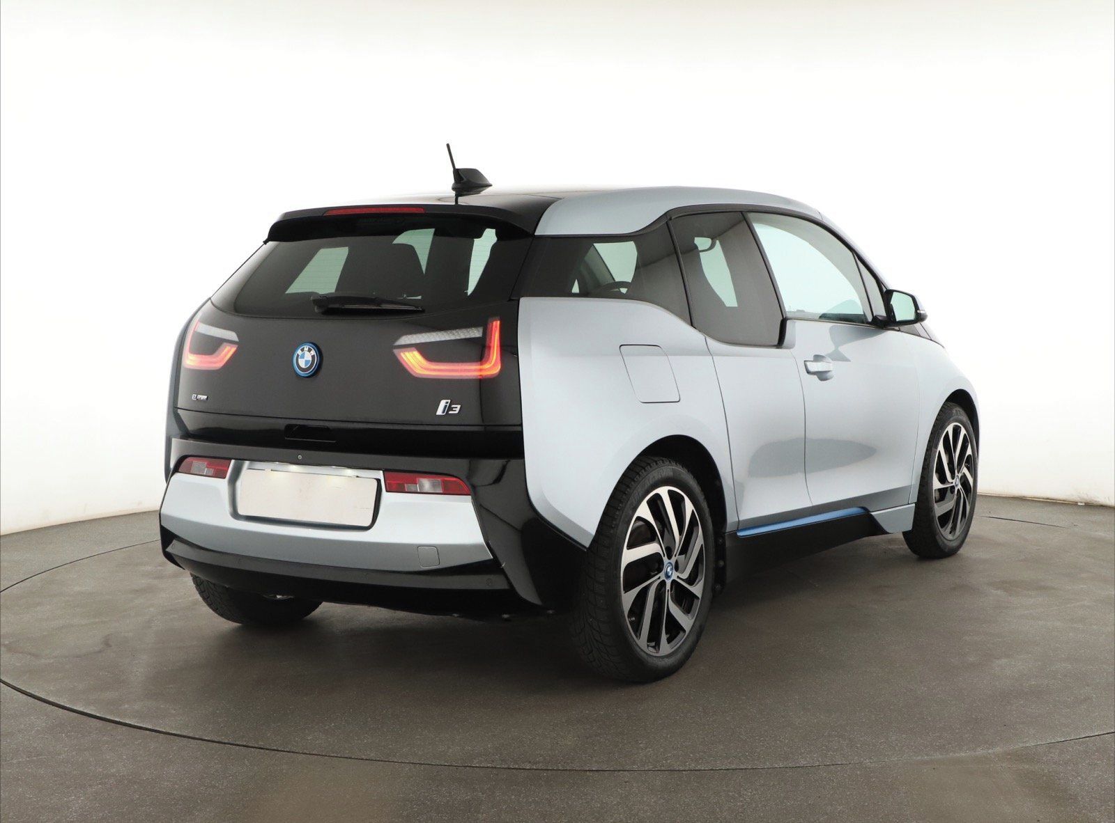 BMW i3, 60Ah BEV, SoH 74%, Automat - fotka 5