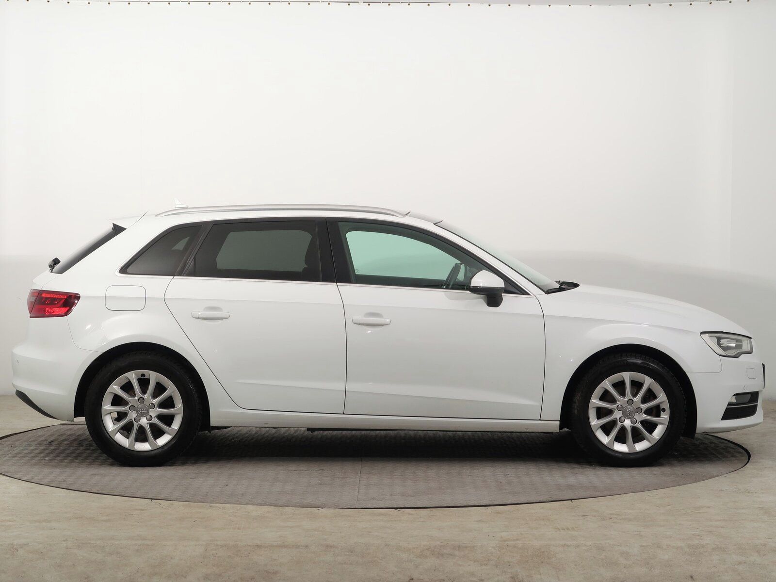 Audi A3, 1.4 TFSI, Automat, Navi - fotka 6