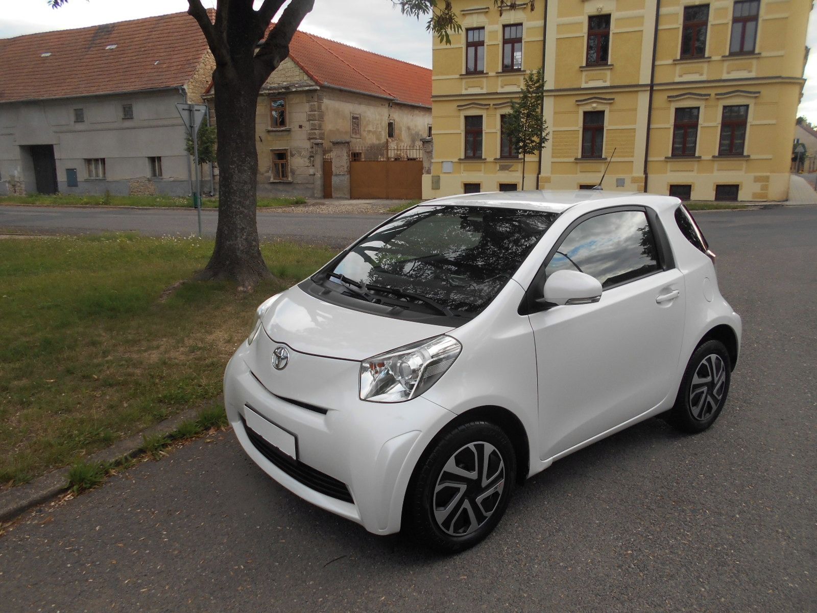 Toyota iQ, 1,0 lIMITED/8KOL-1 MAJT