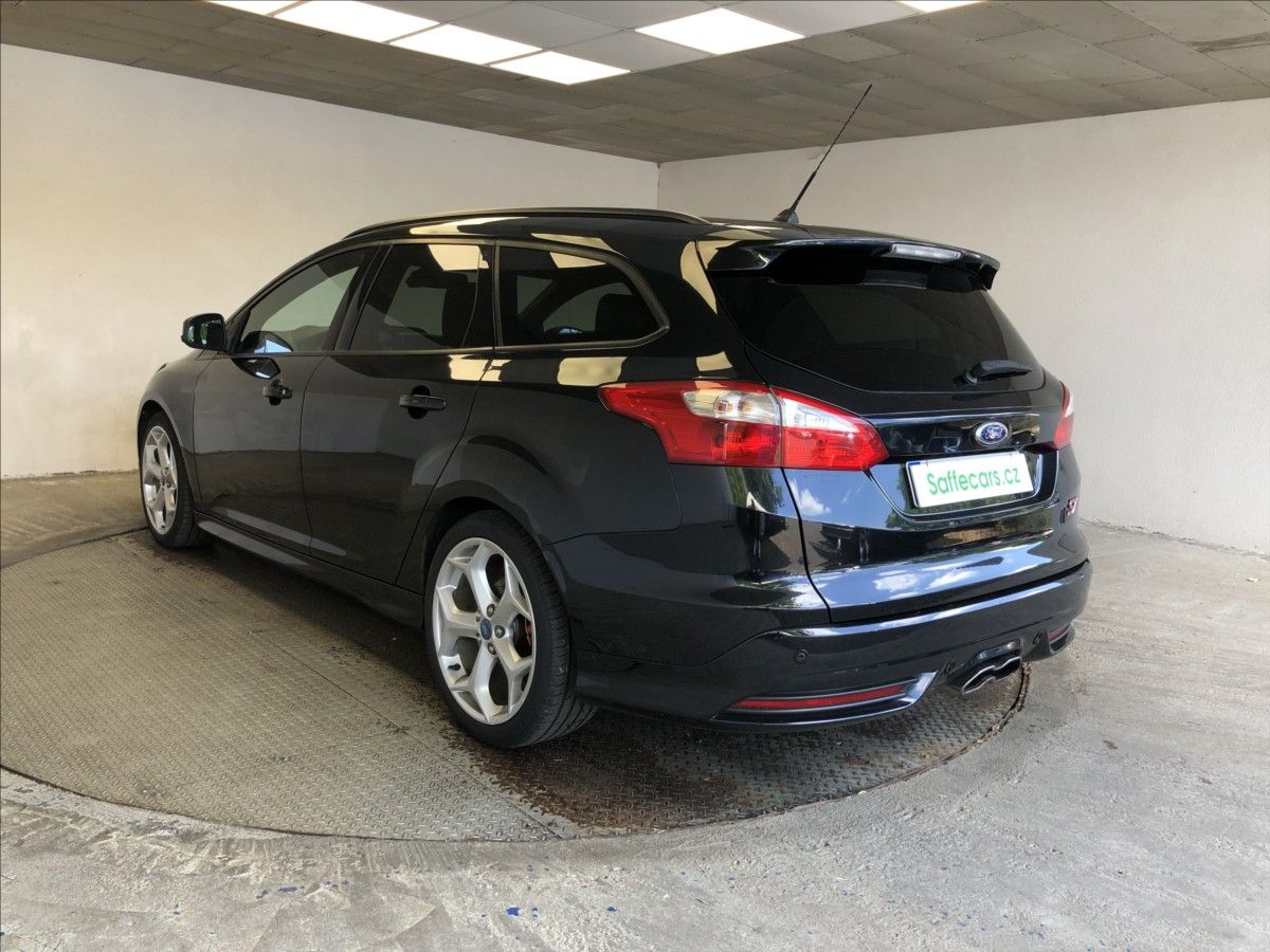 Ford Focus, 2,0 16V ST - fotka 5