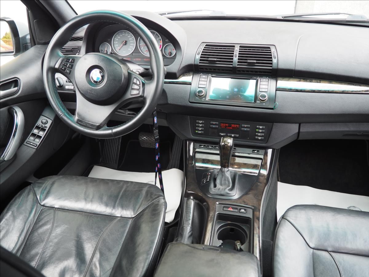 BMW X5, 4,4 i V8 - fotka 6