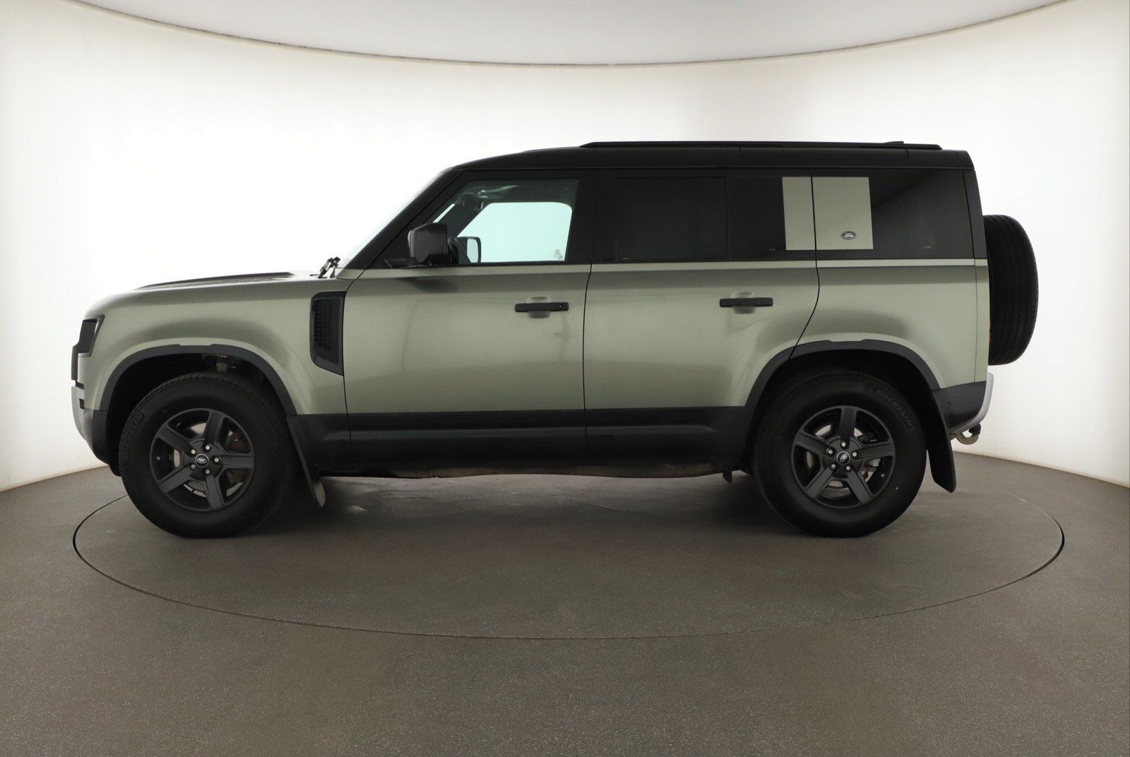 Land Rover Defender, D200 AWD - fotka 2