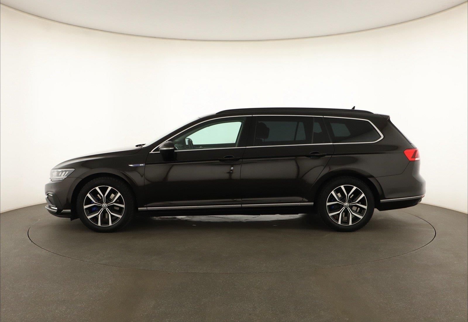 Volkswagen Passat, 1.4 GTE, Automat, Navi - fotka 3