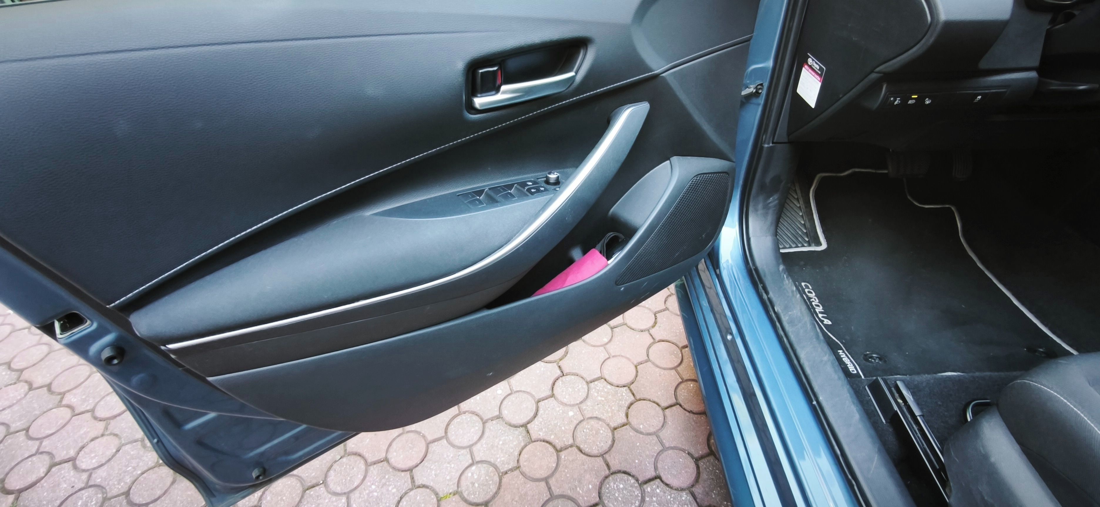 Toyota Corolla, Touring Sports 1.8, hybrid - fotka 4