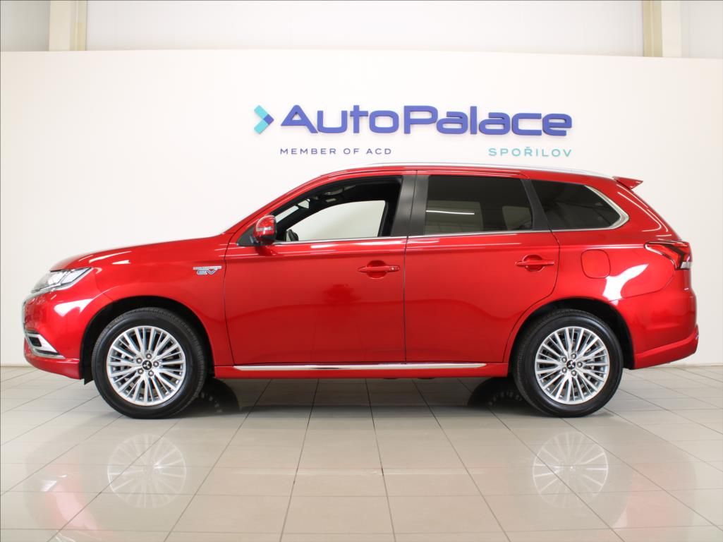 Mitsubishi Outlander, 2,4 PHEV INSTYLE Tažné 1.maj Č - fotka 5