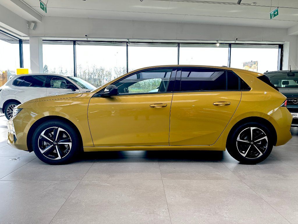 Opel Astra, Edition Mild-Hybrid Automat - fotka 2