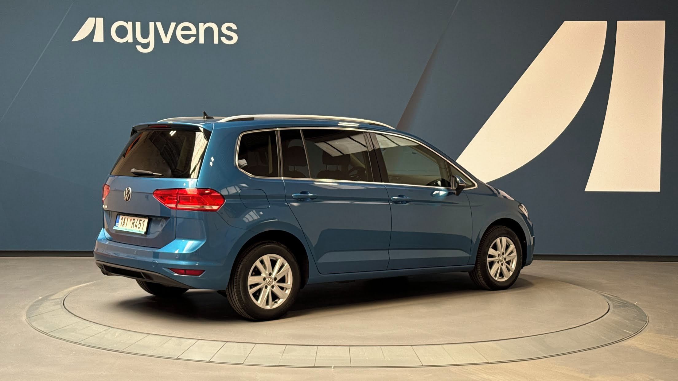 Volkswagen Touran, 2.0 TDI BMT Highline DSG - fotka 2