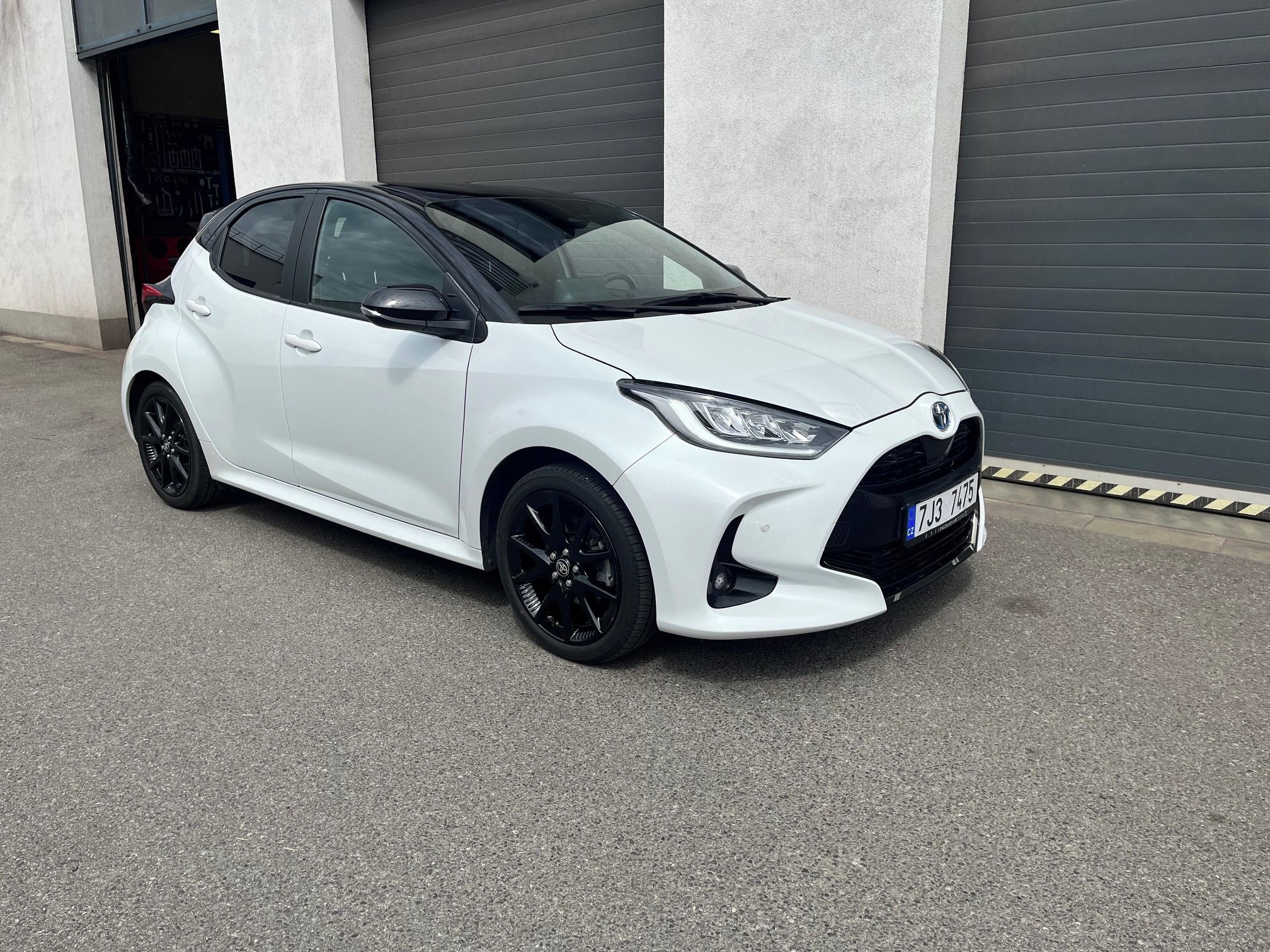 Toyota Yaris, 1.5 HEV 116k e-CVT, ČR,1. maj. - fotka 6