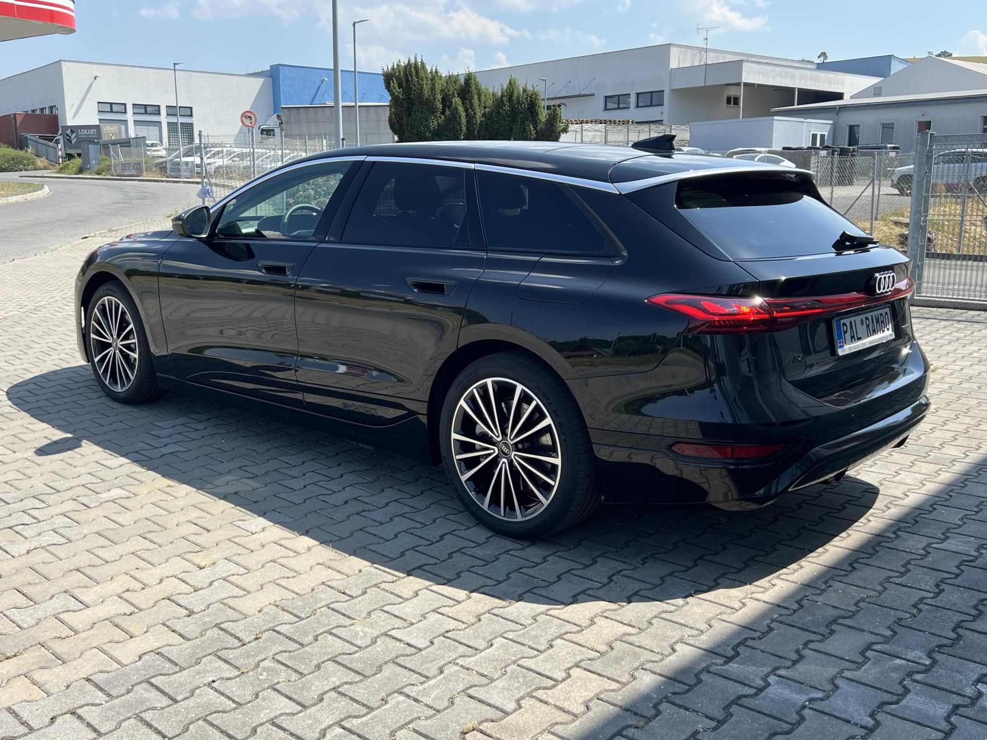 Audi A6 Avant, Audi A6 Avant E-tron quattro - fotka 4