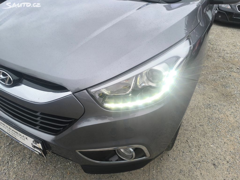 Hyundai ix35, 2.0D4X4,70KM,MAX VÝBAVA,KRÁSNÝ - fotka 6