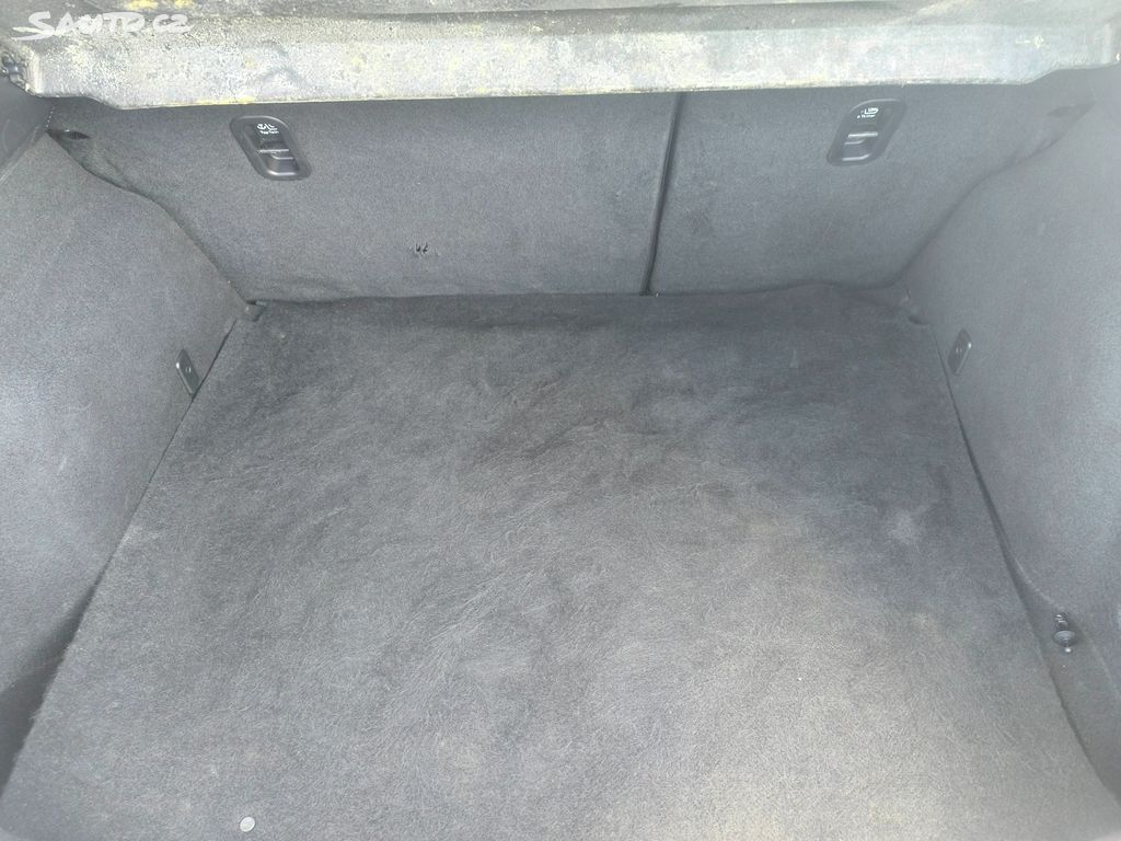 Mazda 3, 2,0i,KRÁSNÁ,70KM,SERVISKA,1MAJ - fotka 5