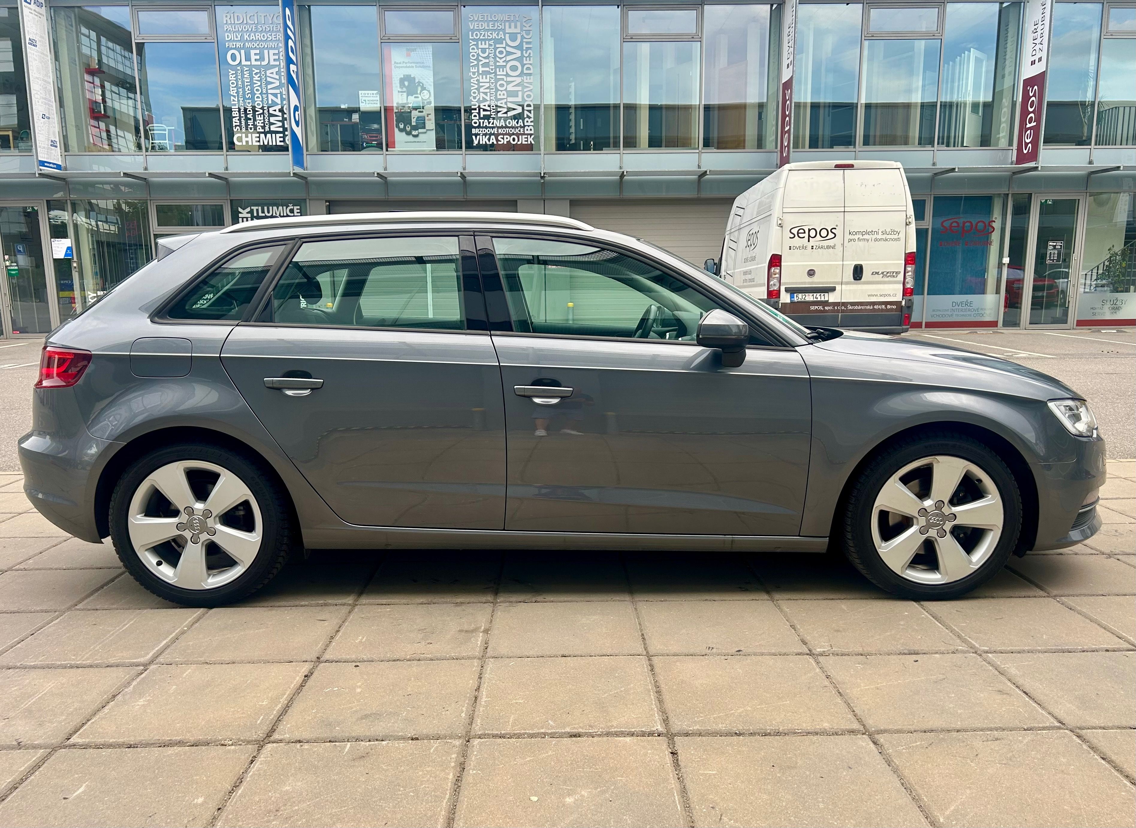 Audi A3, 1.4TFSI XENON-NAVI-PANORAMA - fotka 6