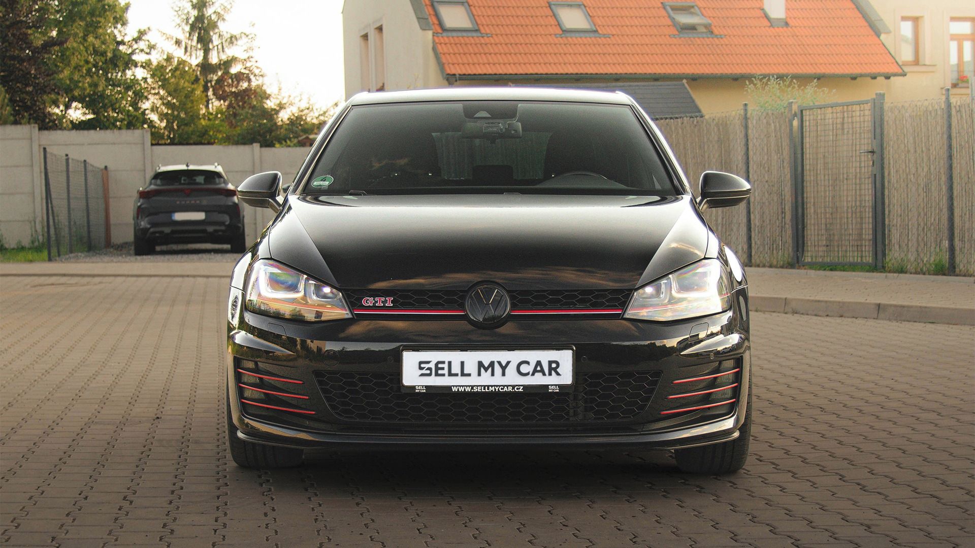 Volkswagen Golf, GTI 2,0TSI/169kW DSG ČR 1.Maj - fotka 2