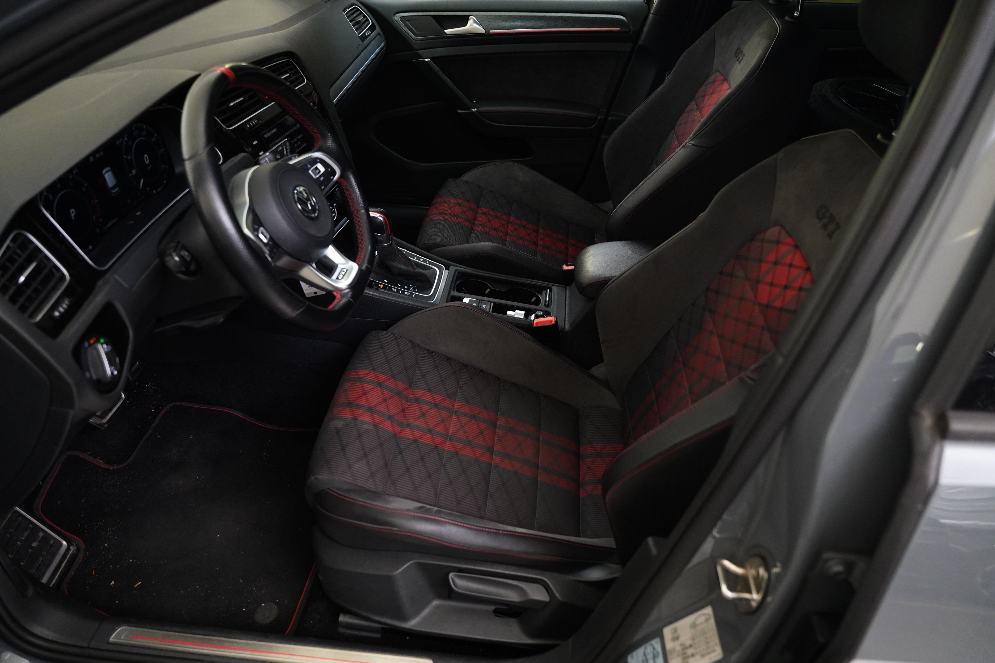 Volkswagen Golf, 2.0 TSI 213 kW DSG GTI TCR - fotka 5